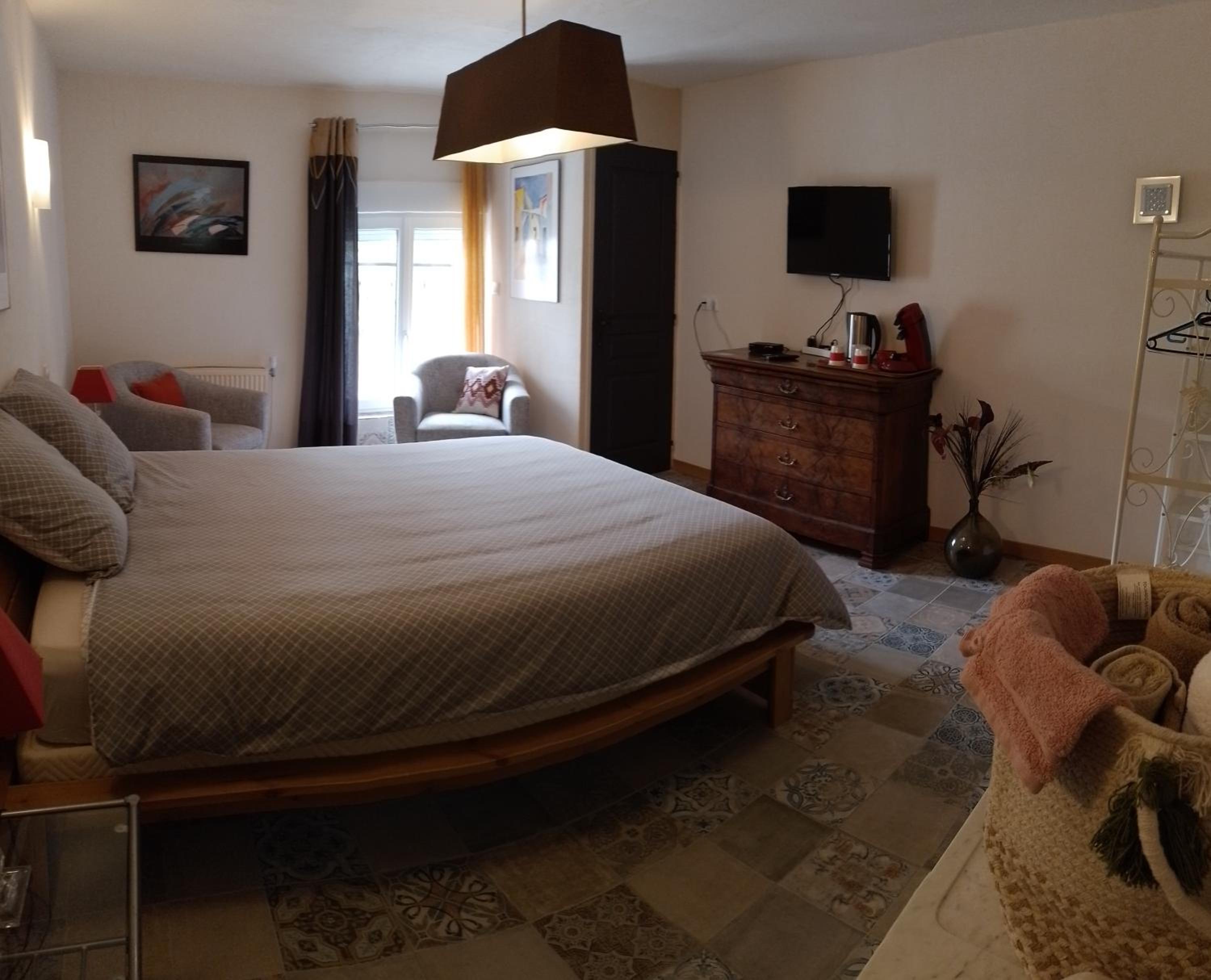 Double Room with Private Bathroom - Photo 3