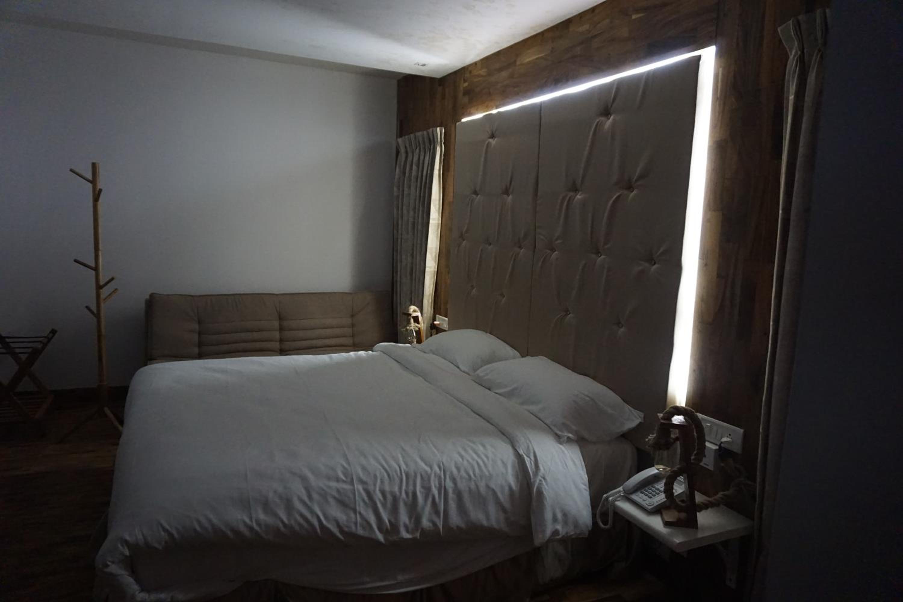 Deluxe King Room - Photo 3