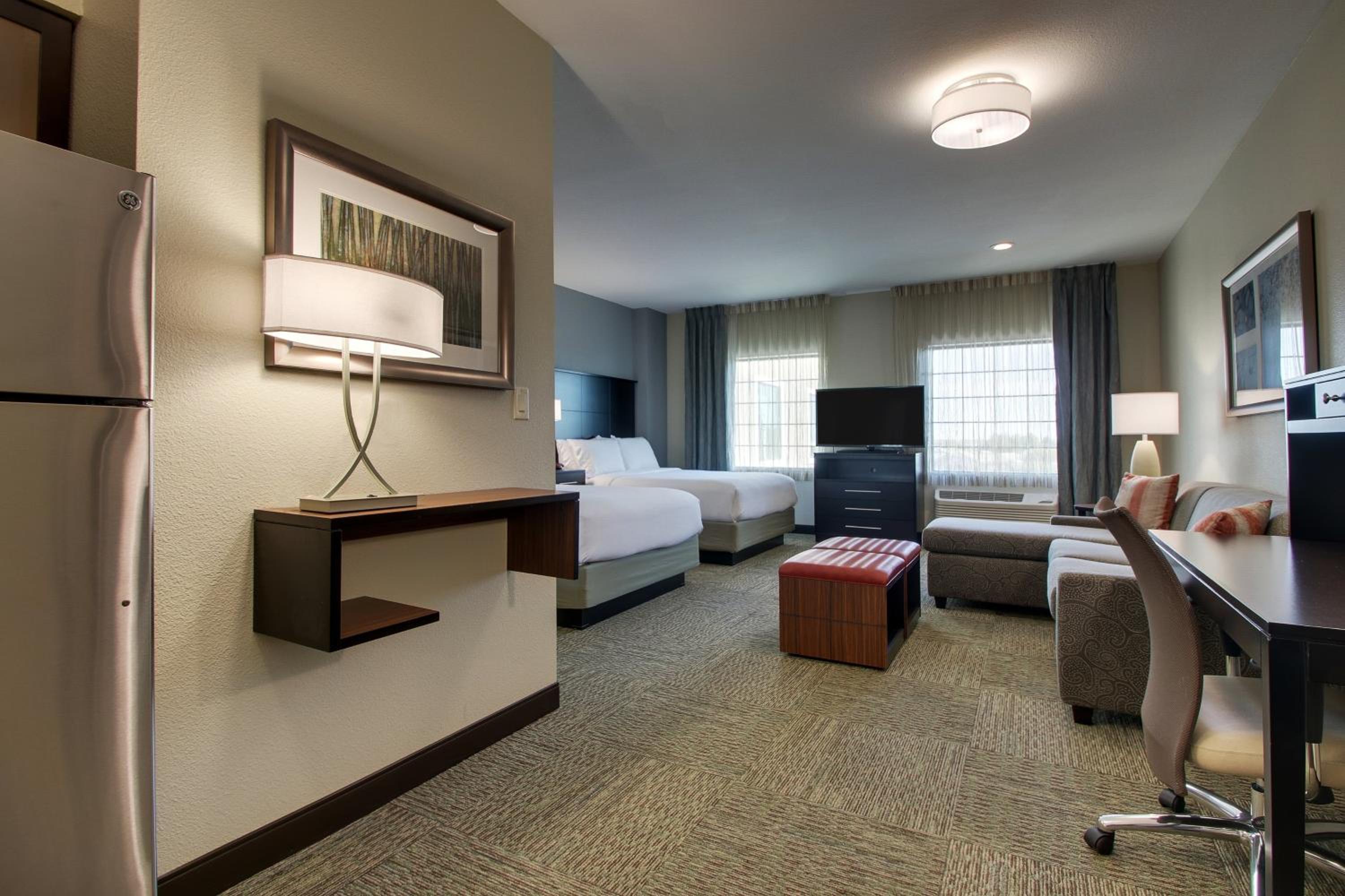 Queen Studio with Two Queen Beds - Hearing Accessible - Non-Smoking photo 3