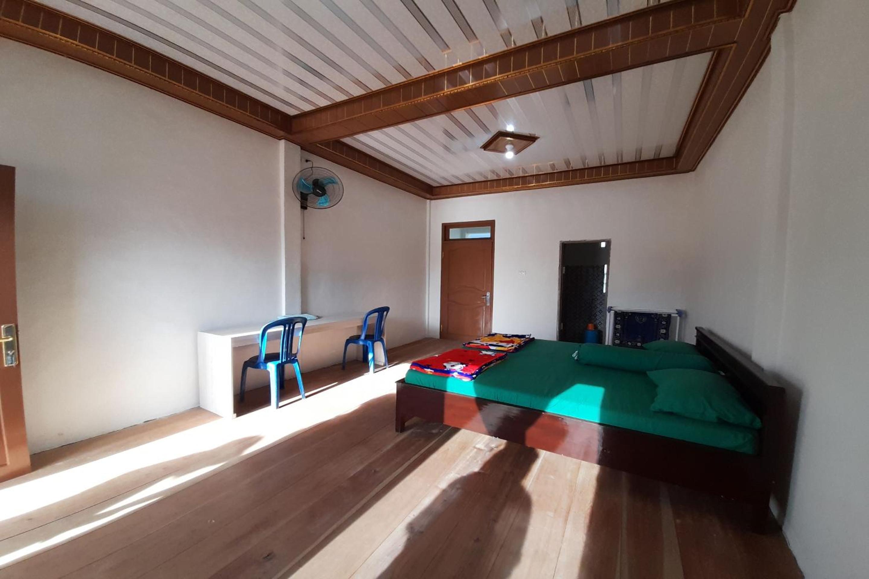 Budget Double Room - Photo 13