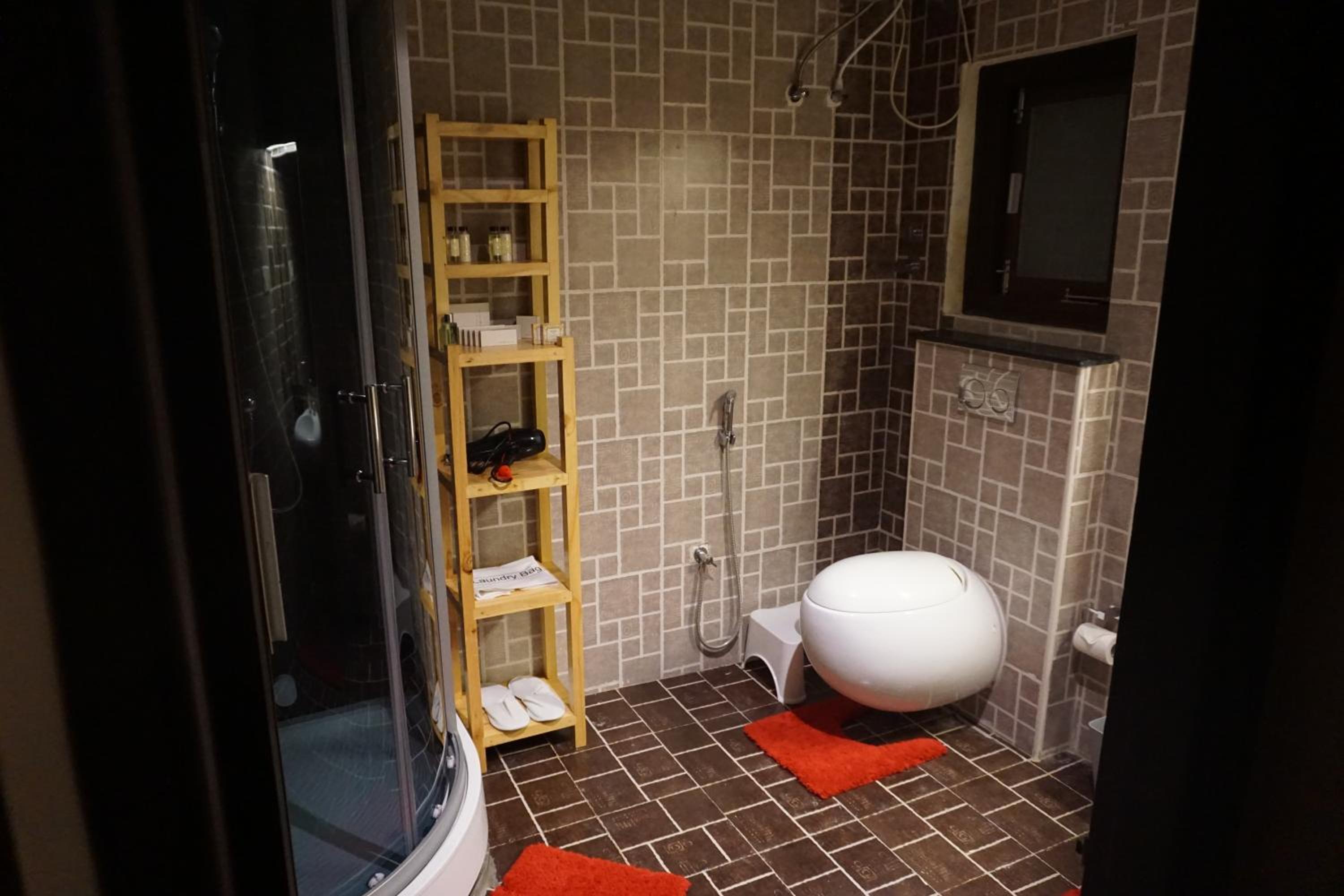 Deluxe Double Room with Balcony - Photo 7