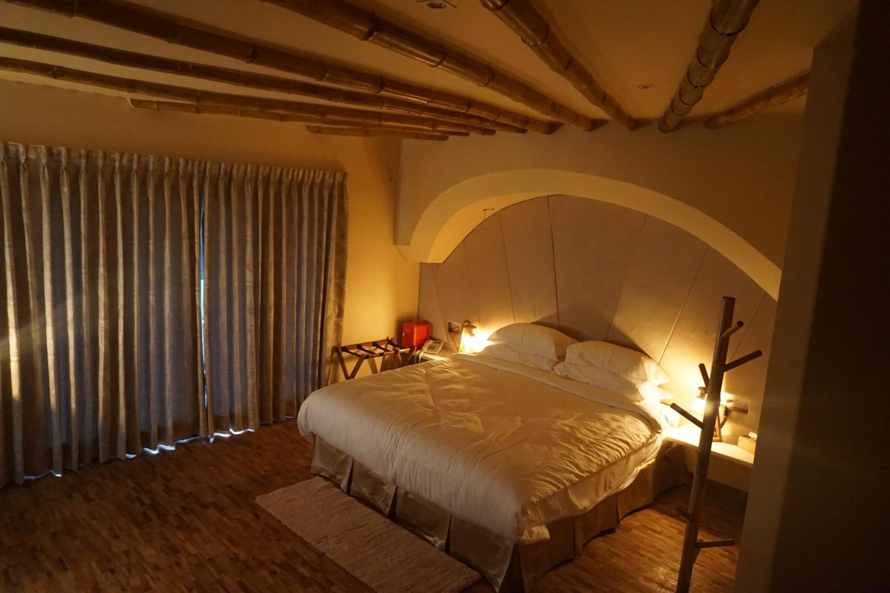 Deluxe Double Room with Balcony - Photo 9