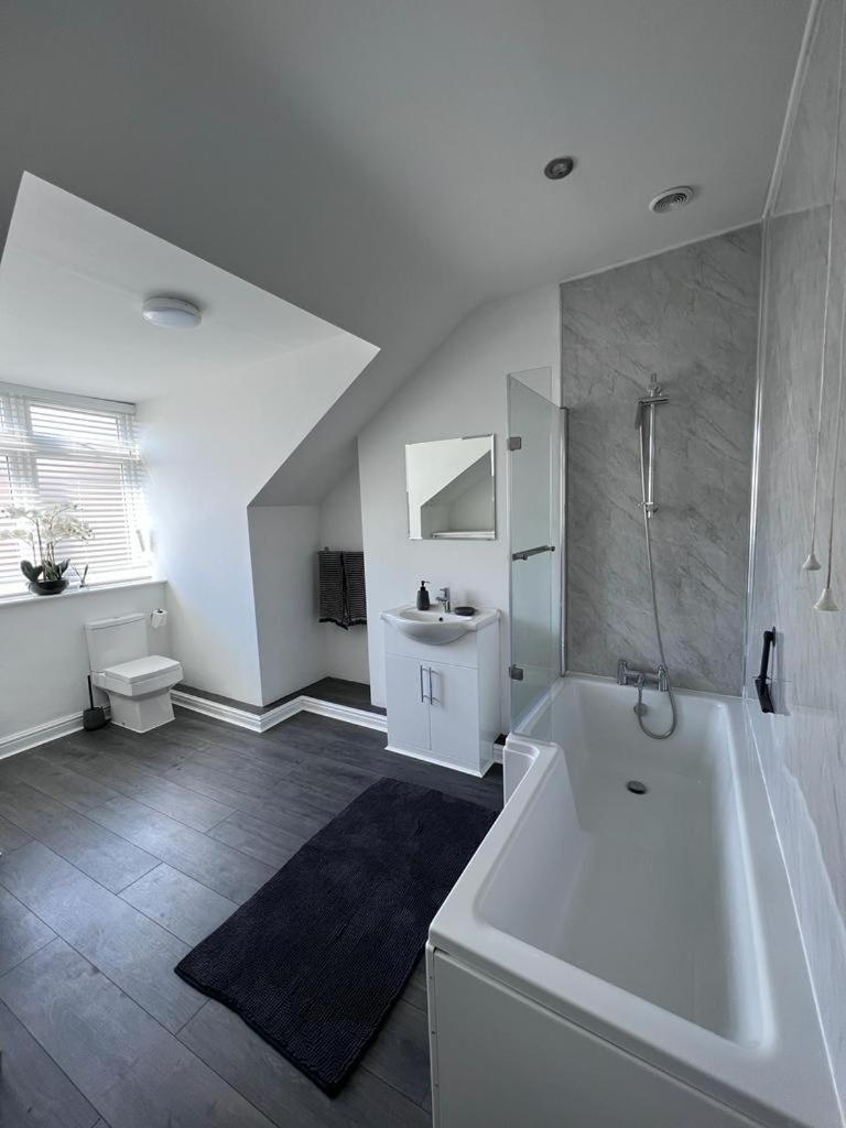 One-Bedroom Apartment - Photo 8