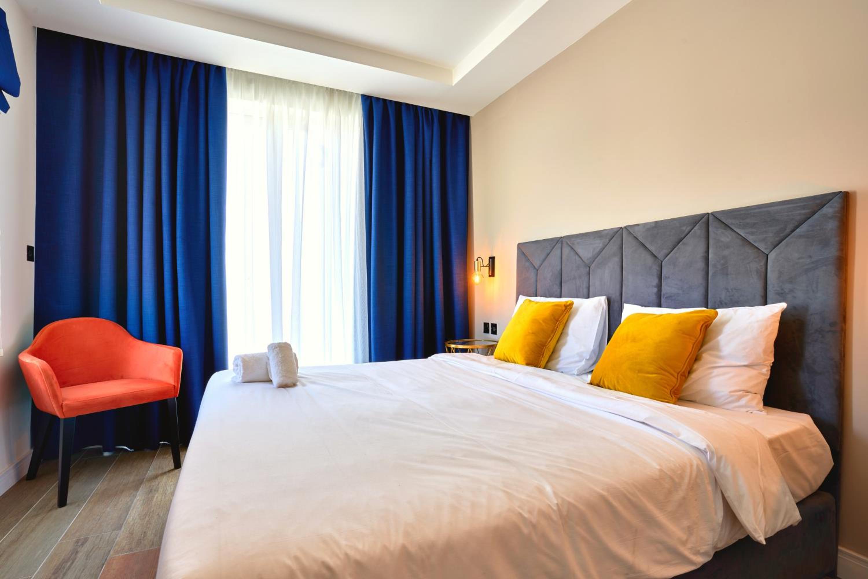 King Suite with Balcony photo 1