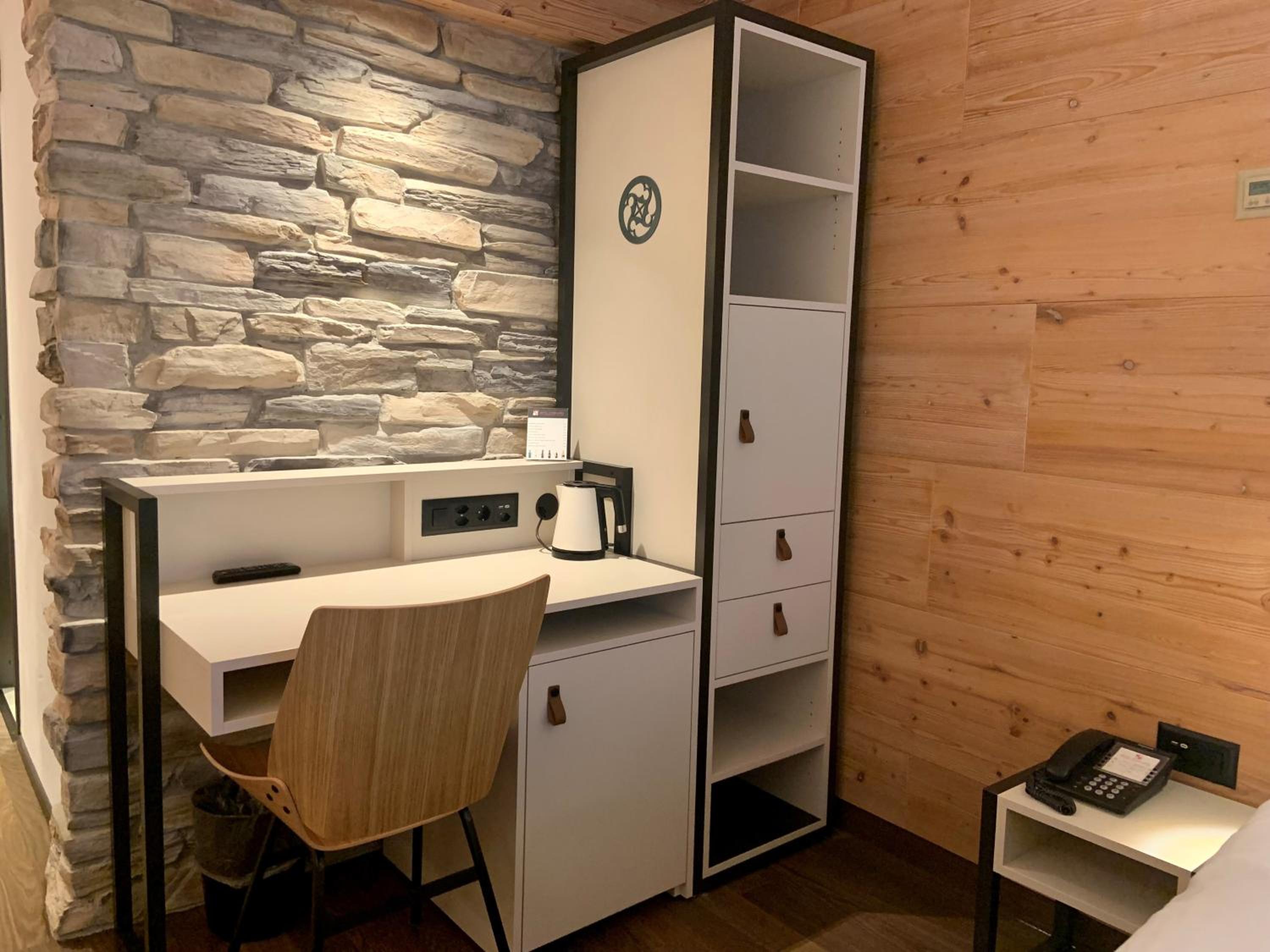 Small Room - Photo 5
