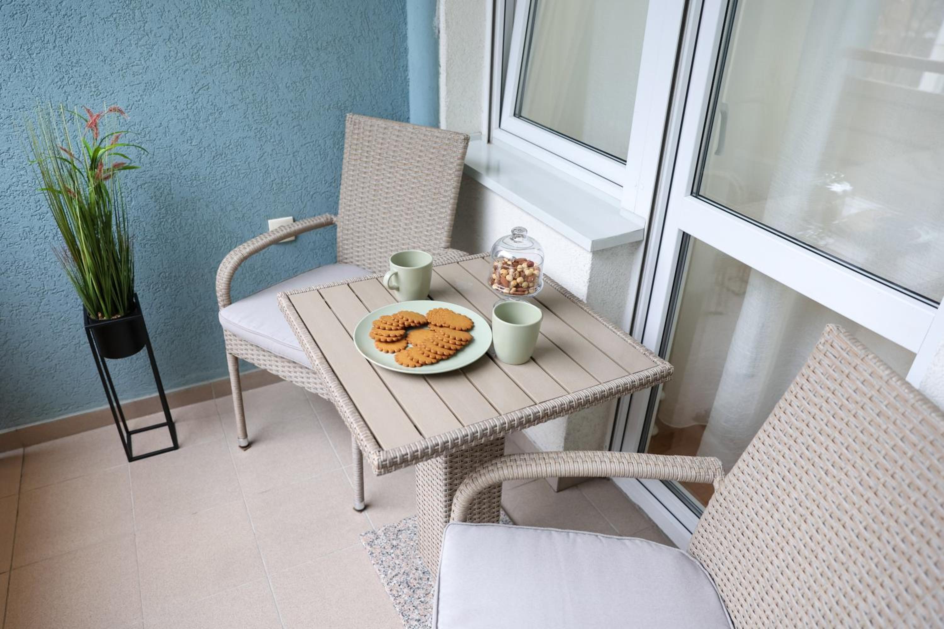Apartment with Balcony photo 3
