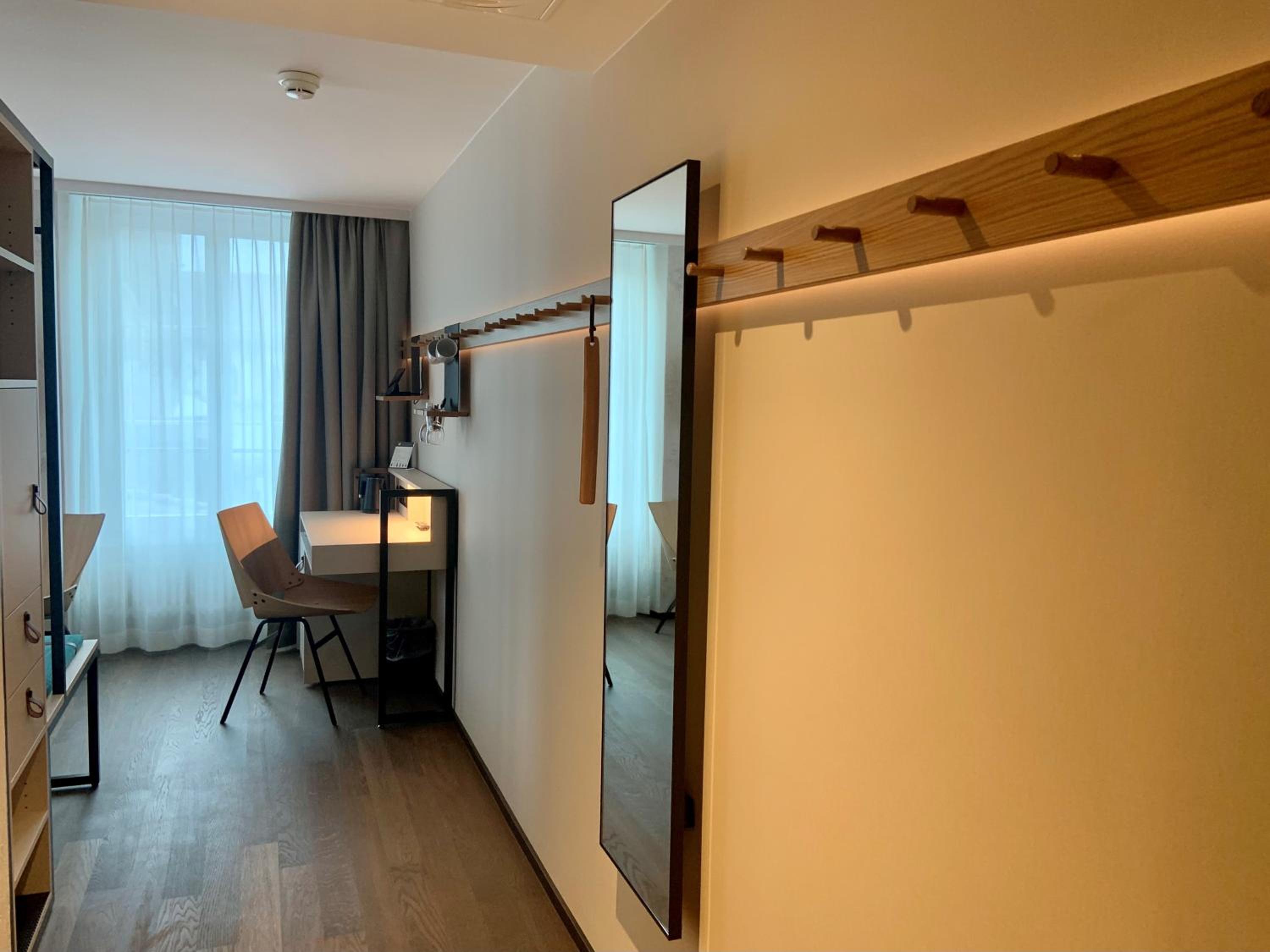 Medium Room - Photo 3