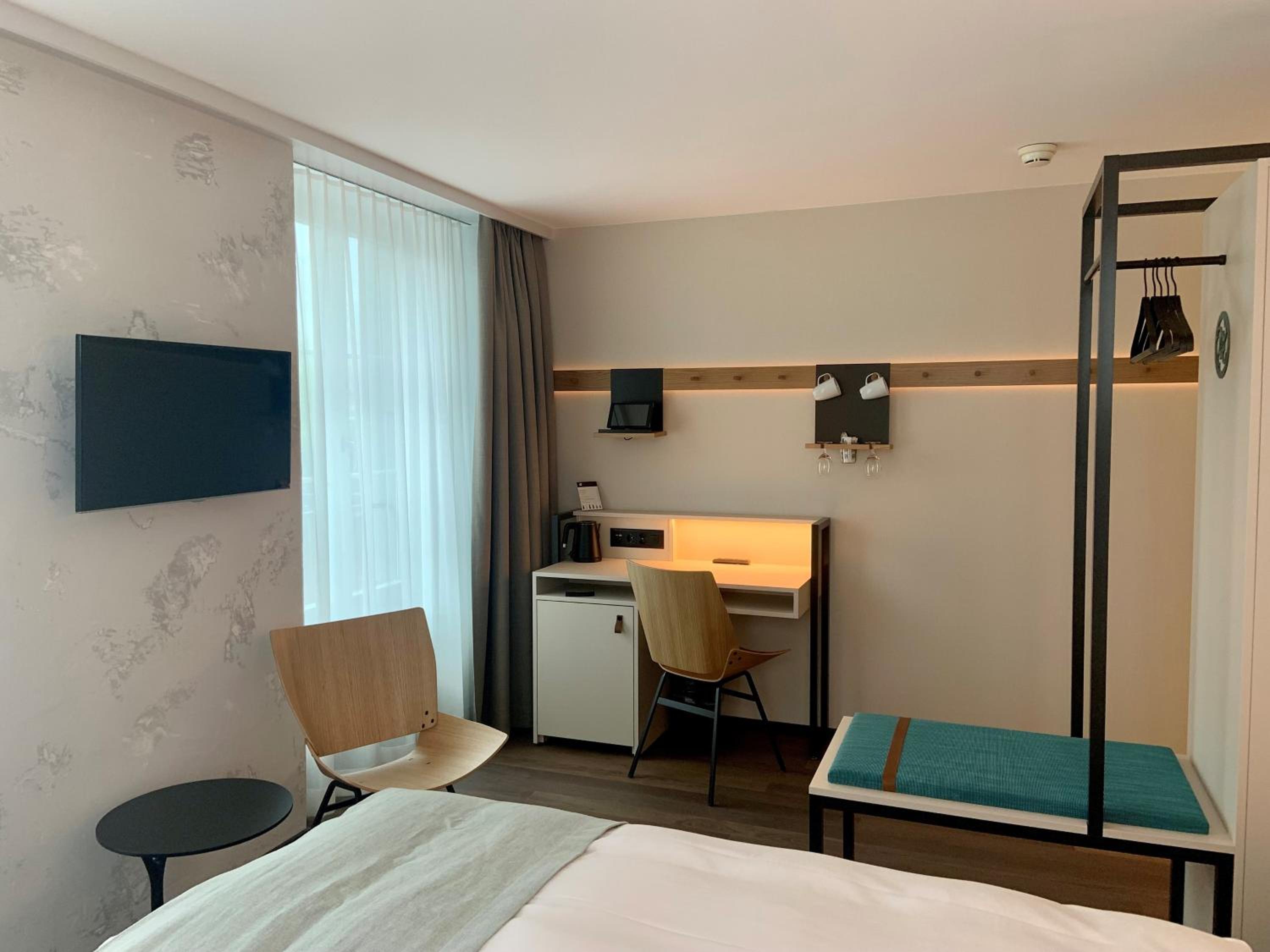 Medium Room - Photo 5