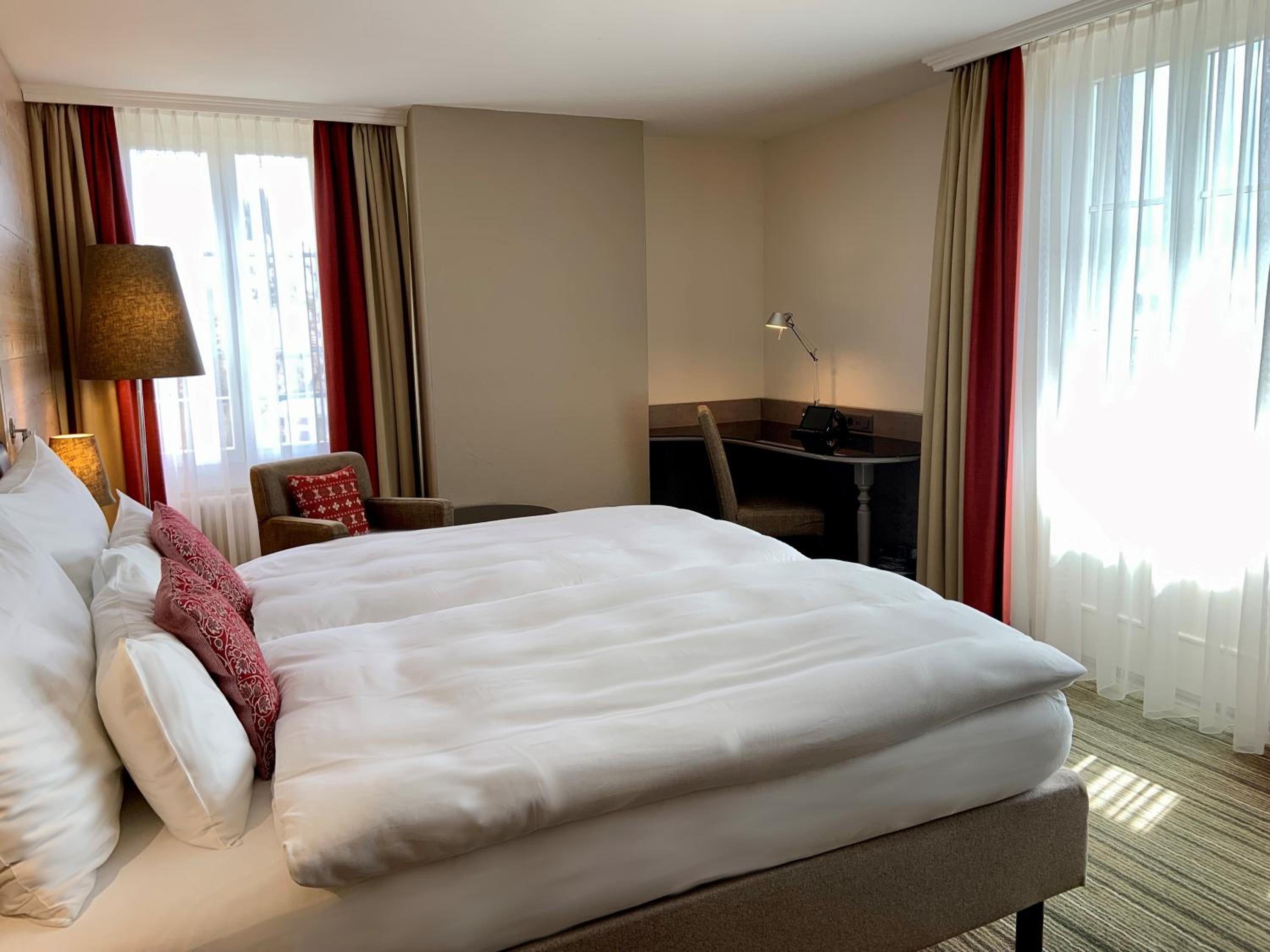 Medium Room with Balcony - Photo 5