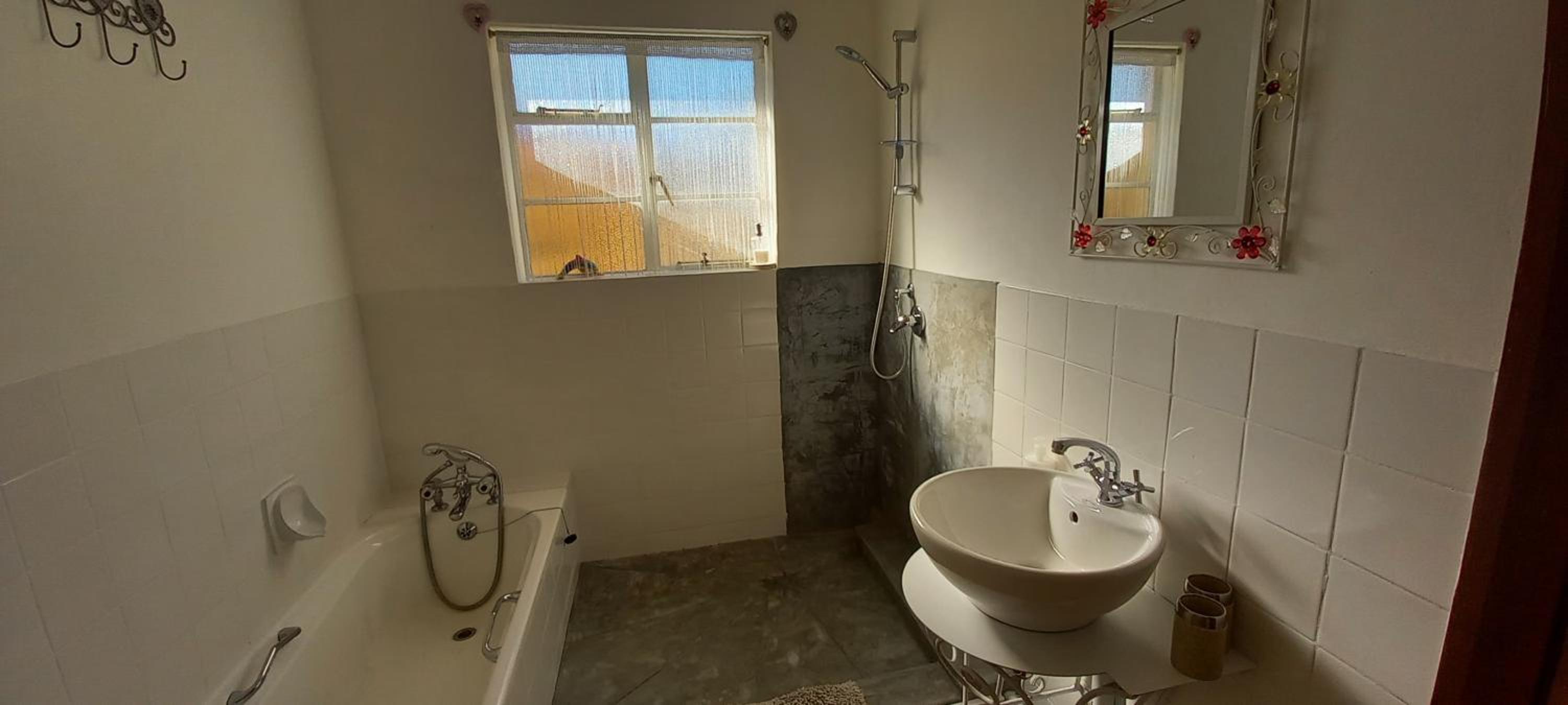 Double Room with Patio - Photo 20