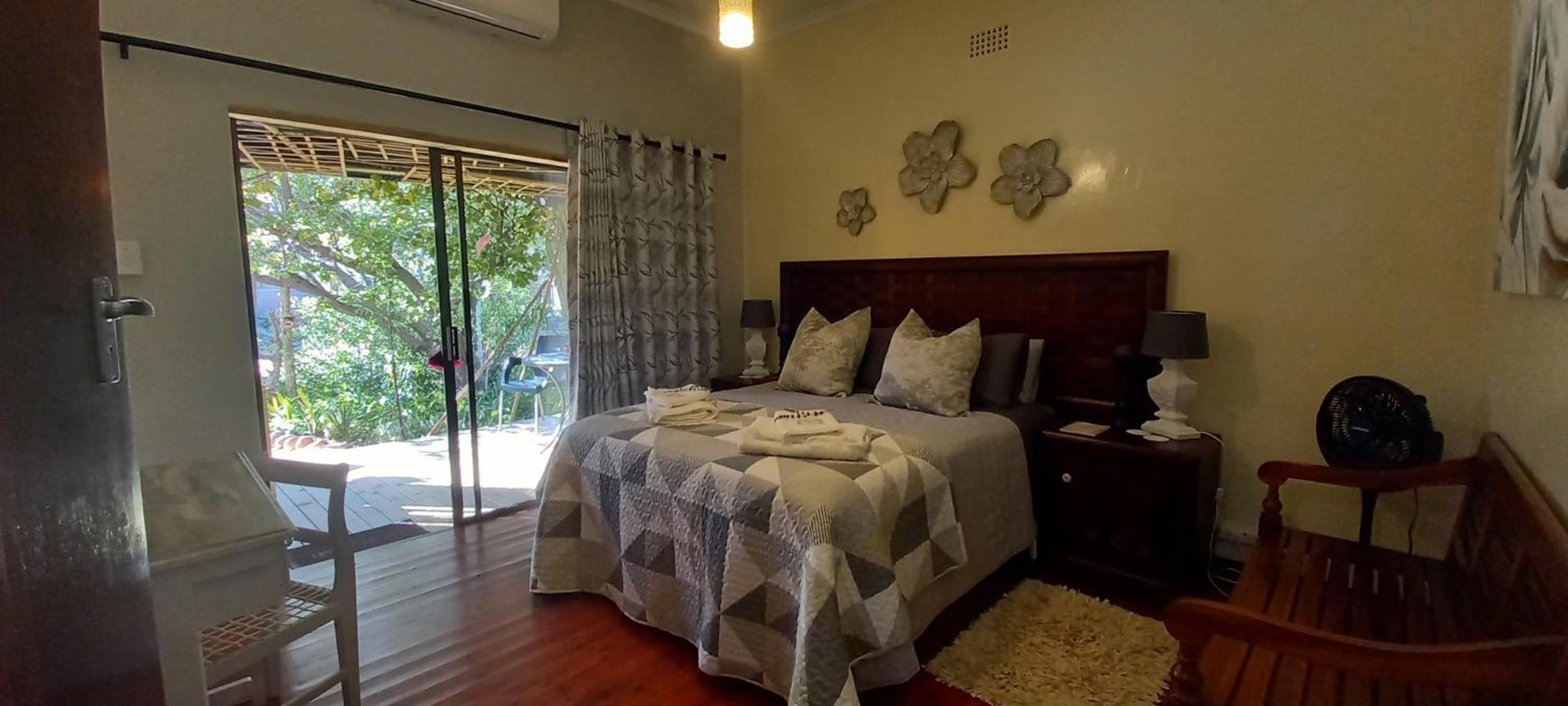 Double Room with Patio - Photo 17