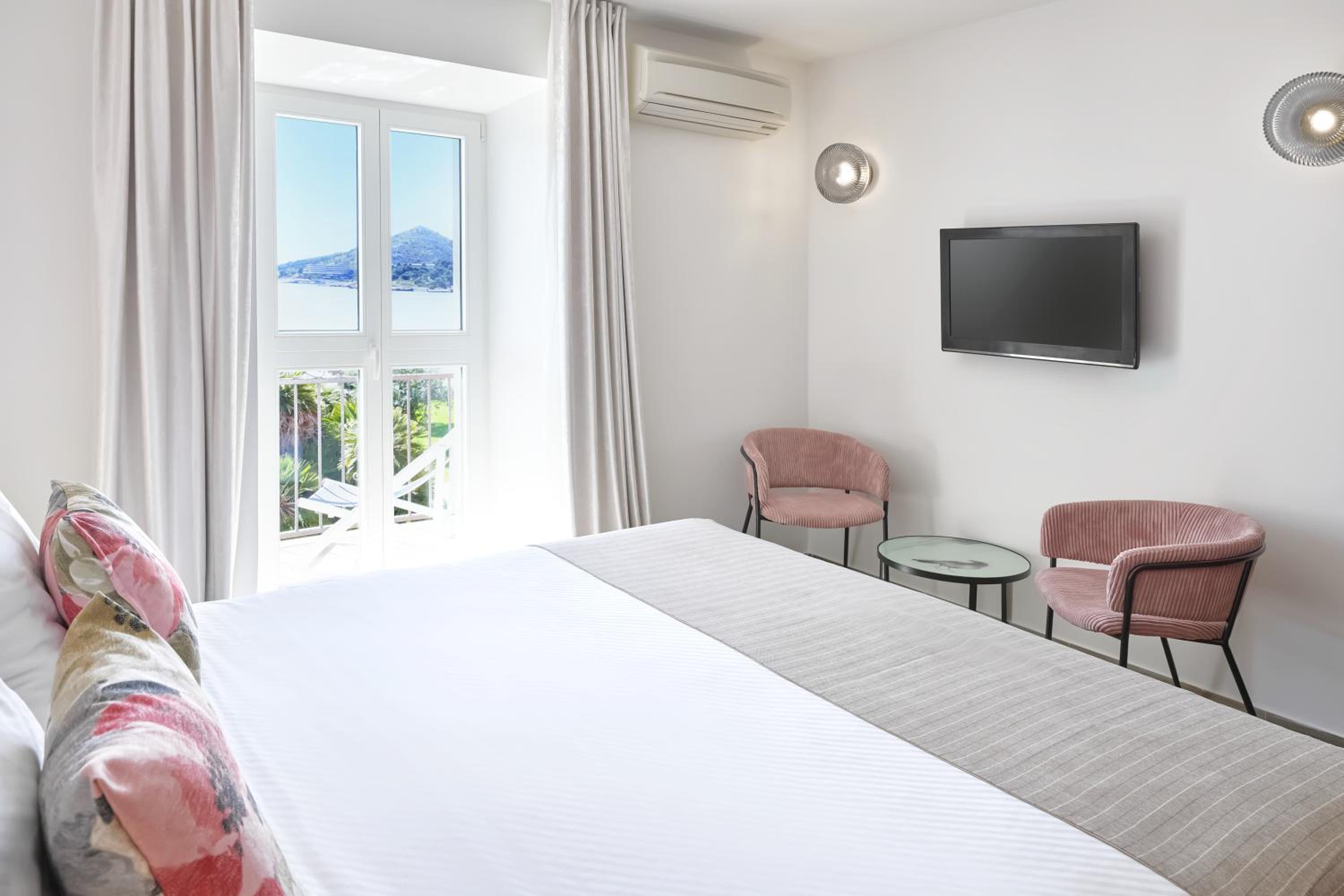 Superior Sea View Apartment thumbnail 5