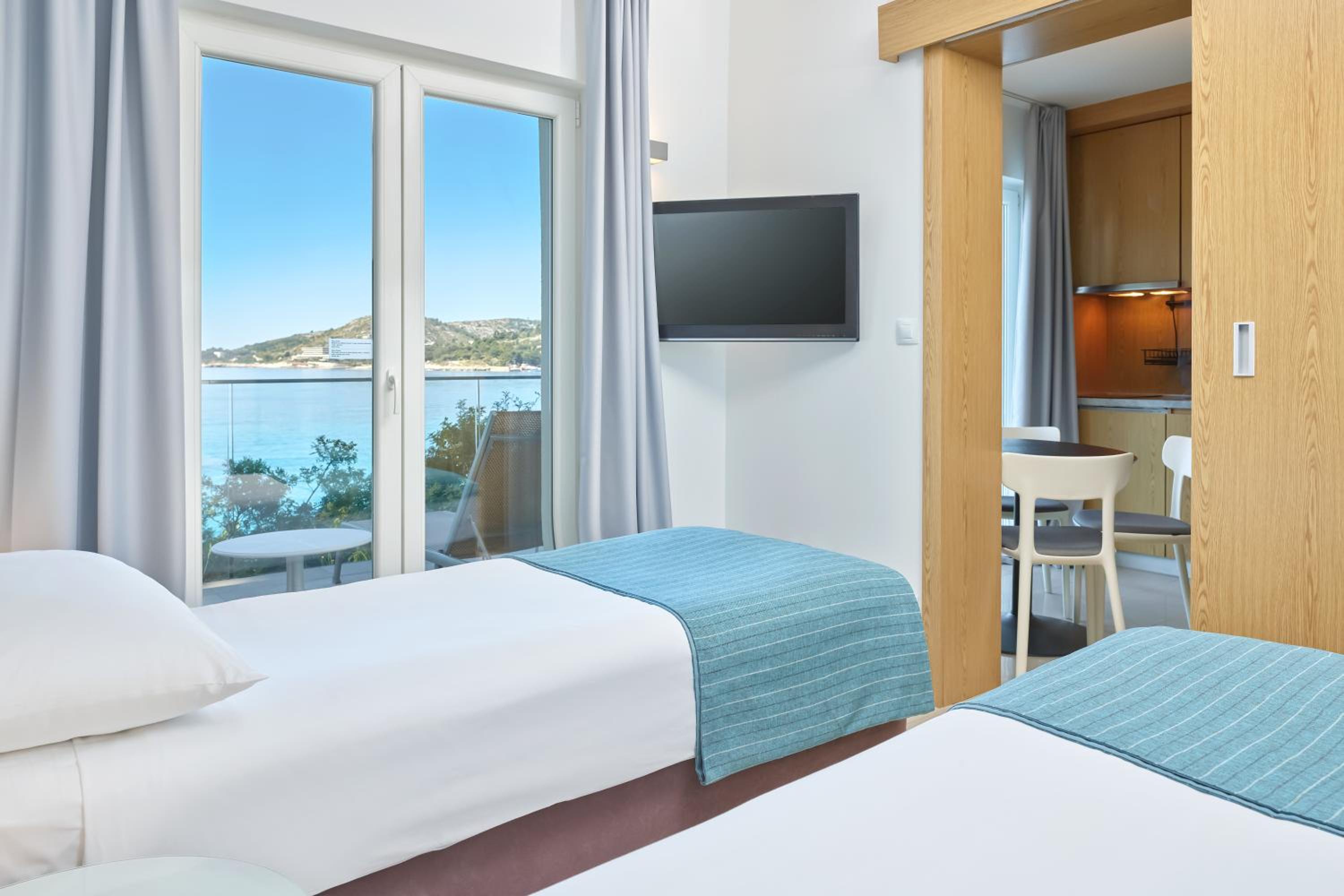 Standard Sea View Apartment for 4