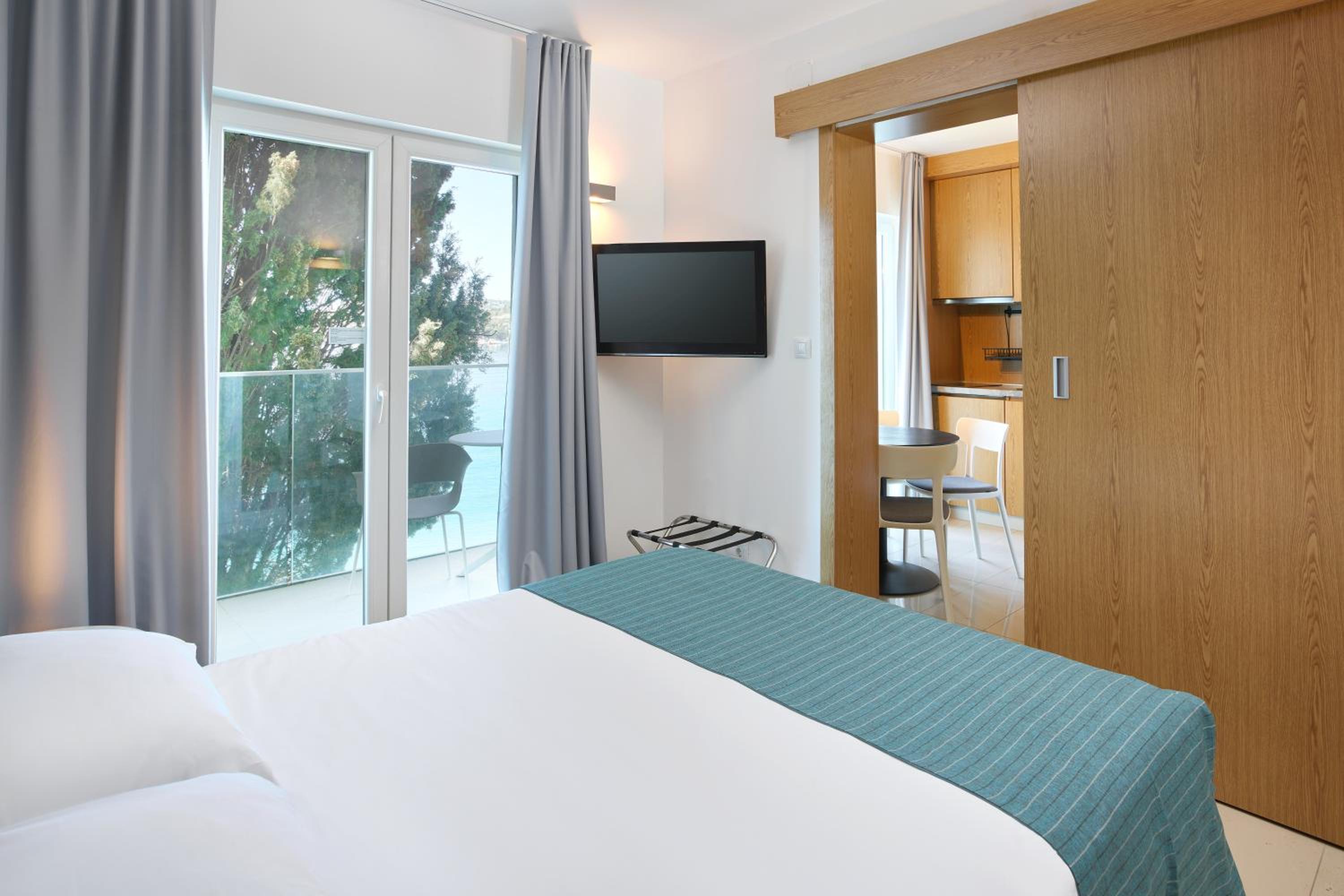 Standard Sea View Apartment for 4