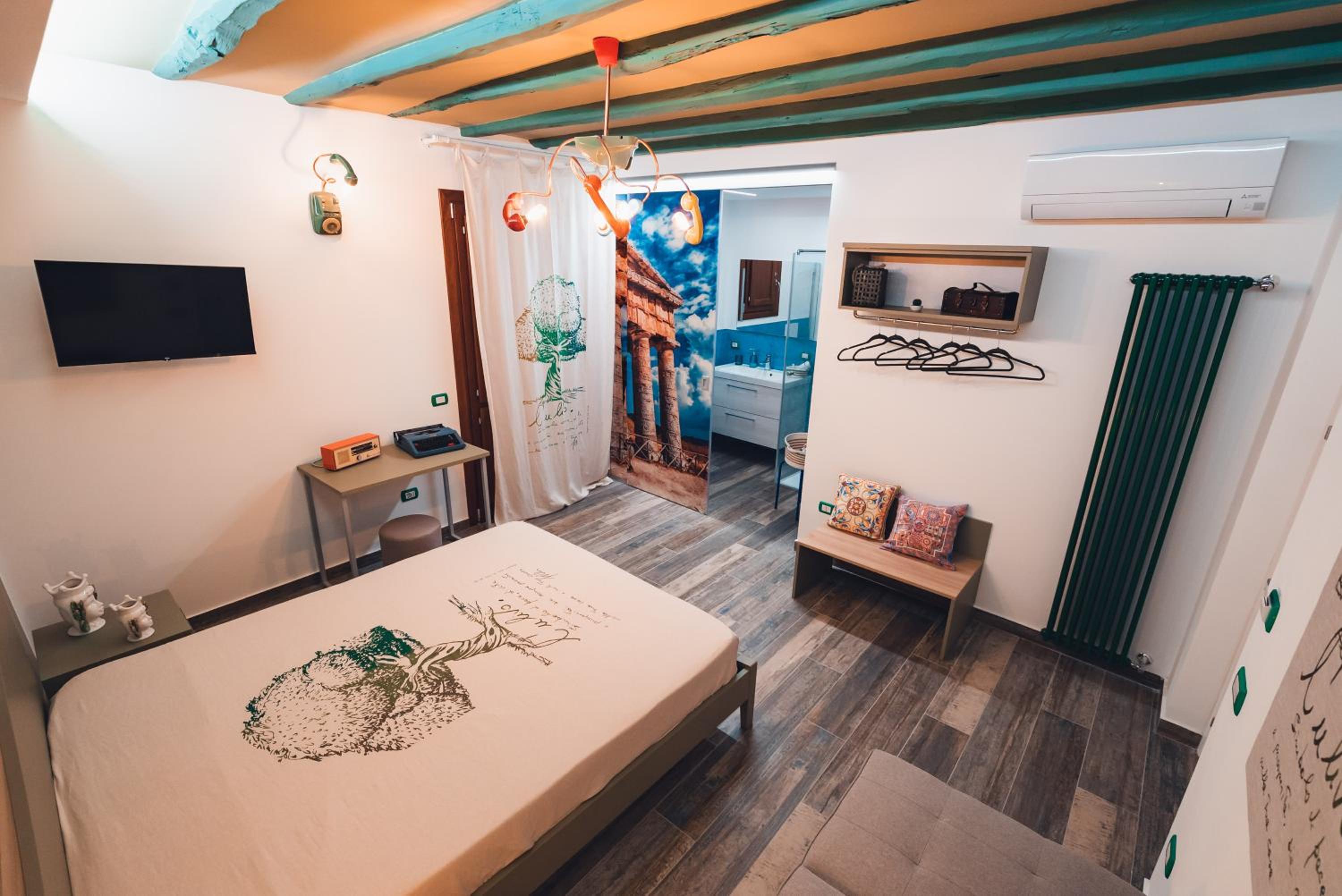 Triple Room with Private Bathroom - Photo 24