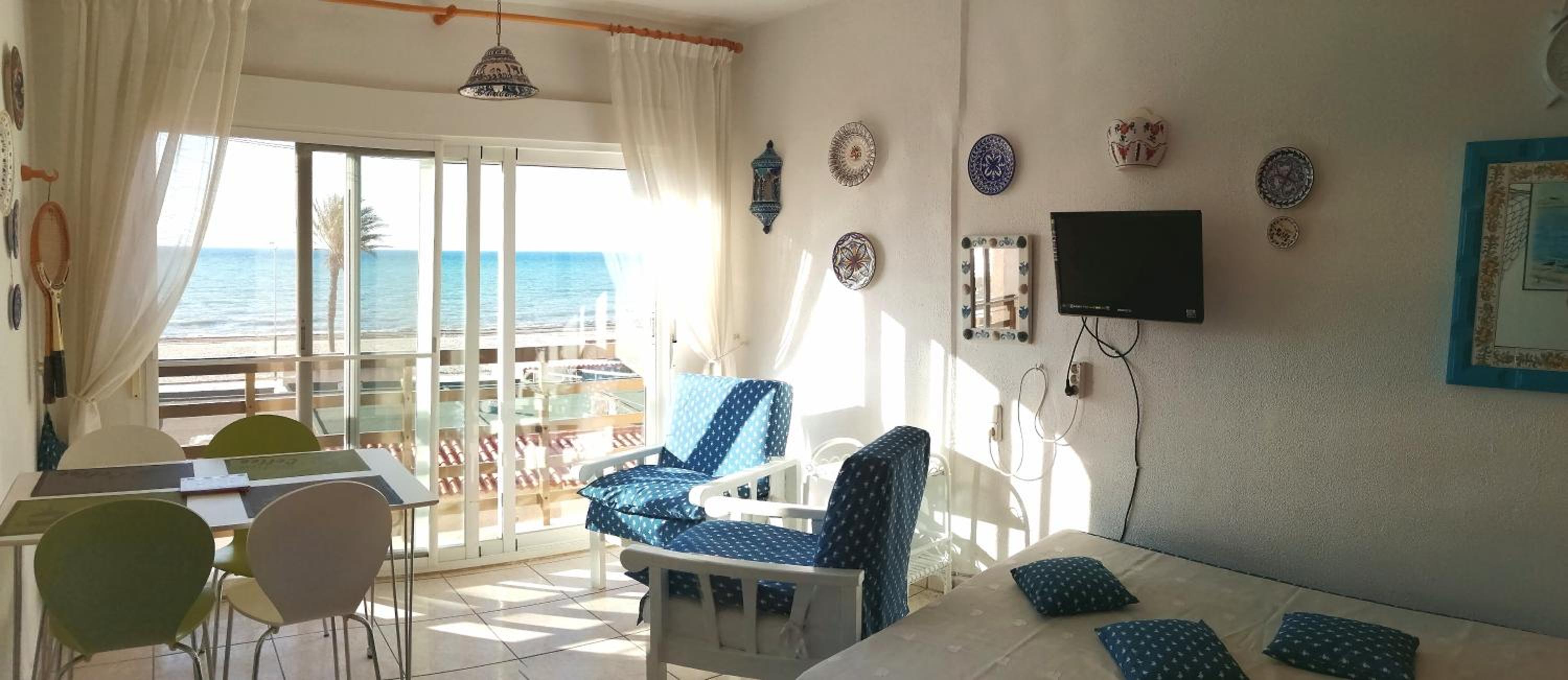Estudio con vista al mar