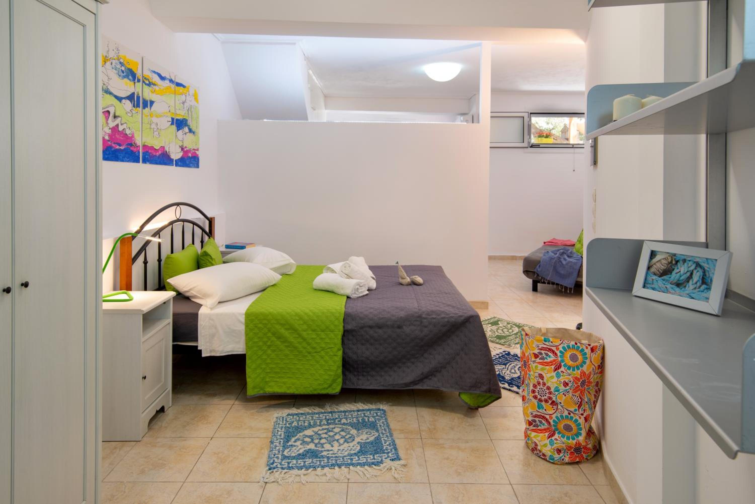 One-Bedroom Apartment photo 1
