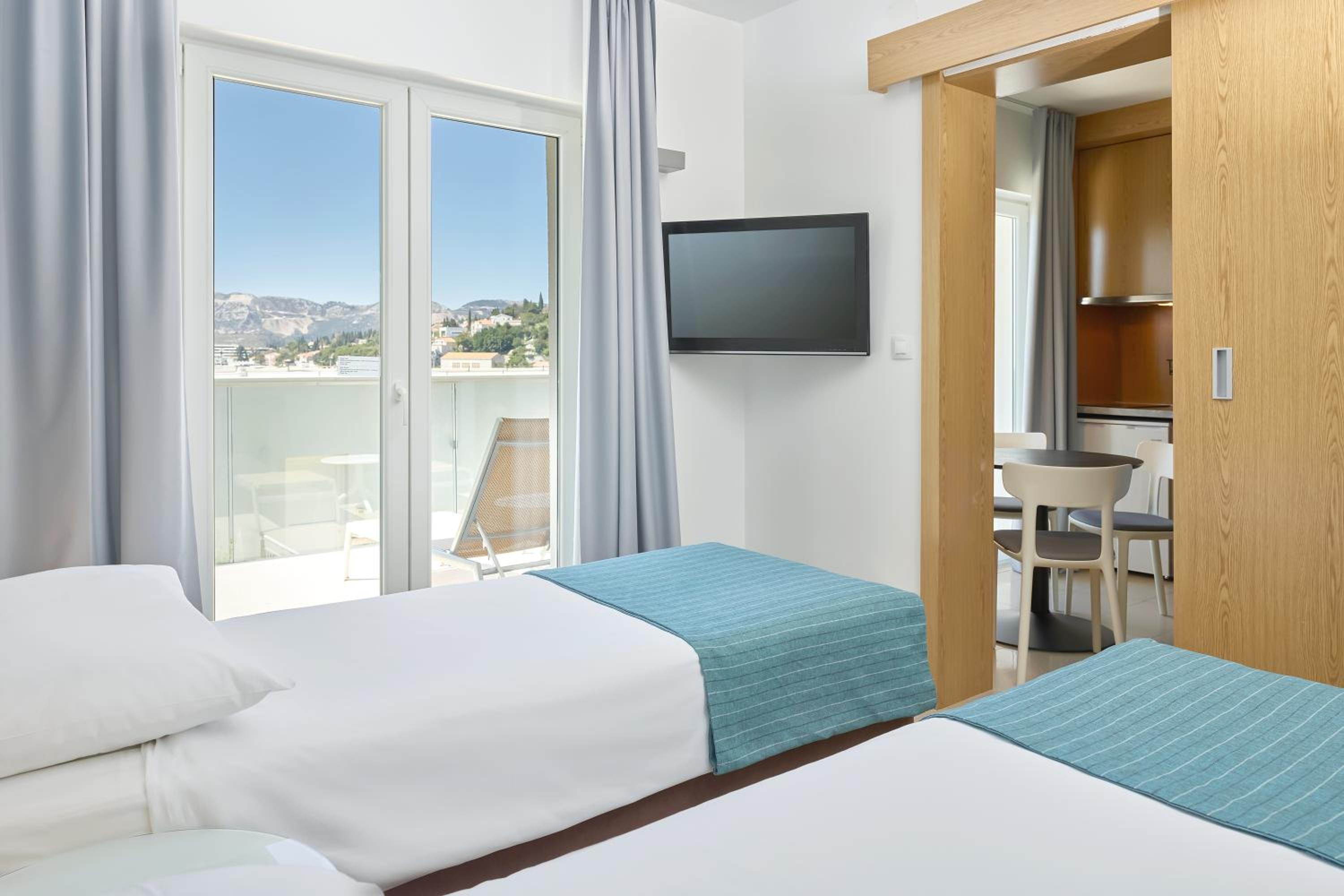 Standard Sea Side Apartment thumbnail 5