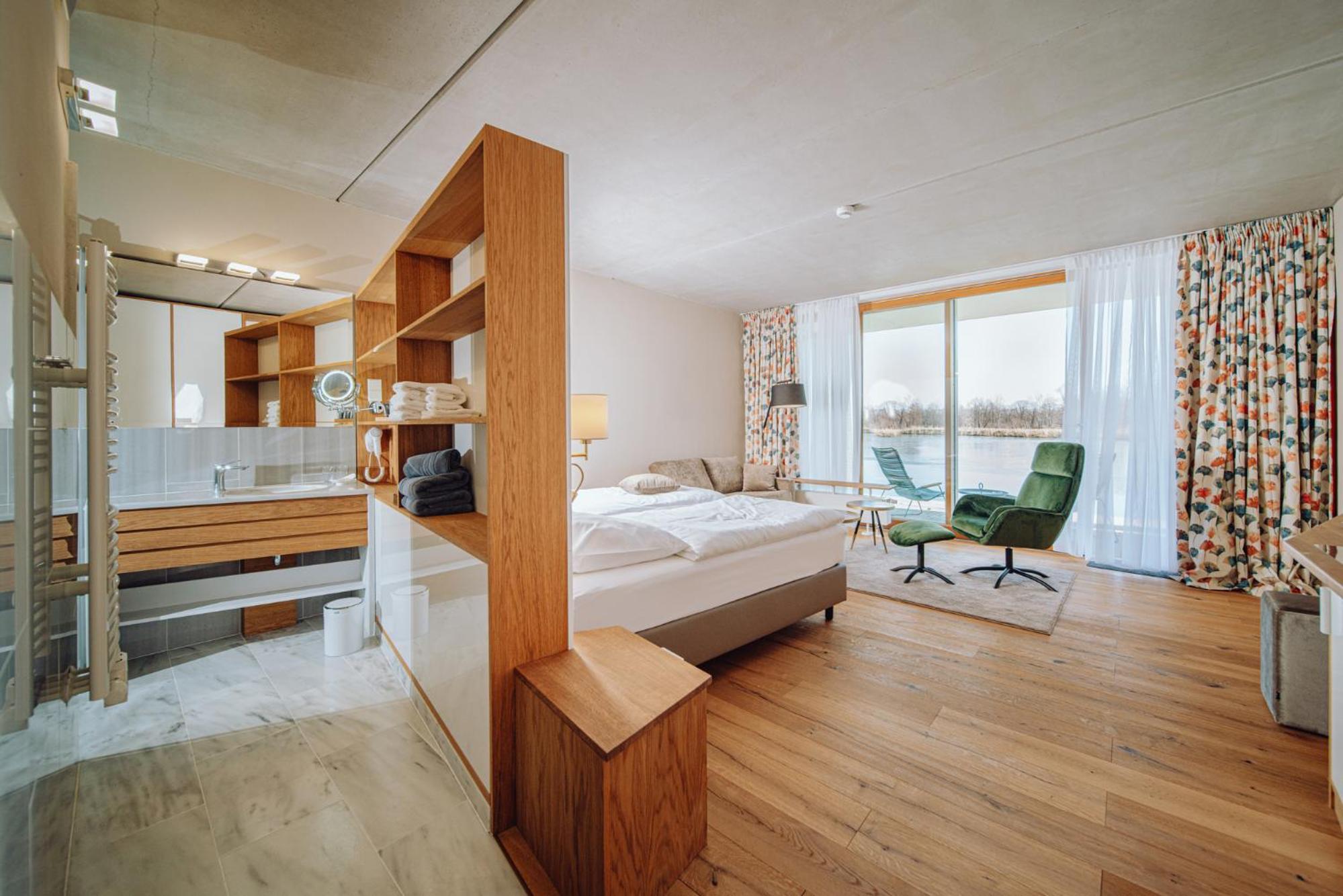 Deluxe Double Room with Balcony photo 3