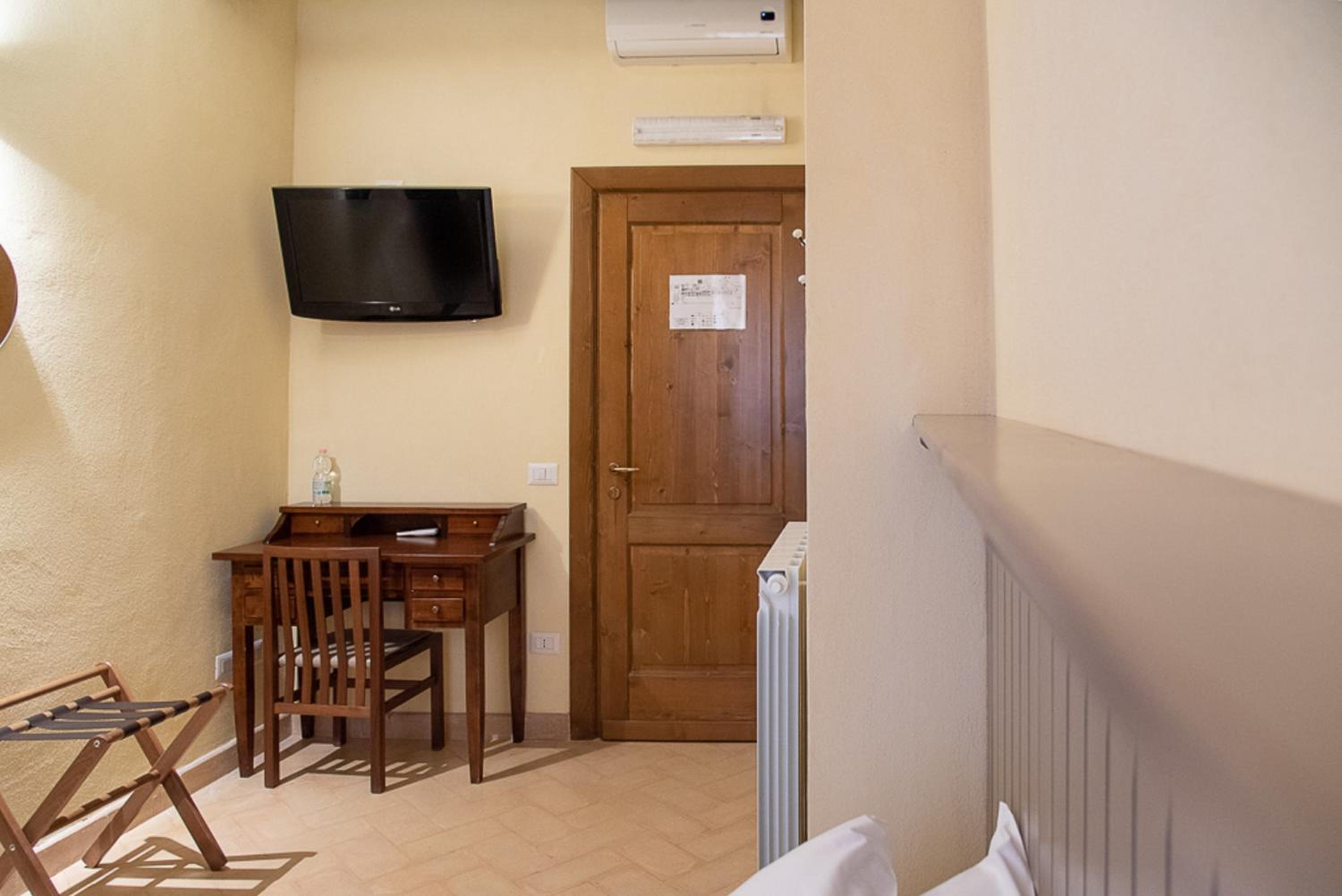 Economy Double Room photo 2