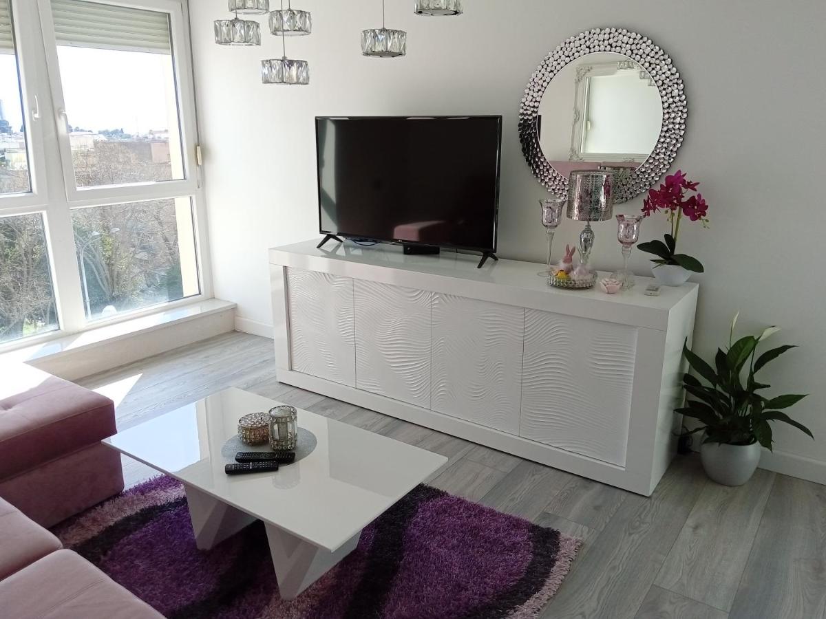 One-Bedroom Apartment - Photo 13