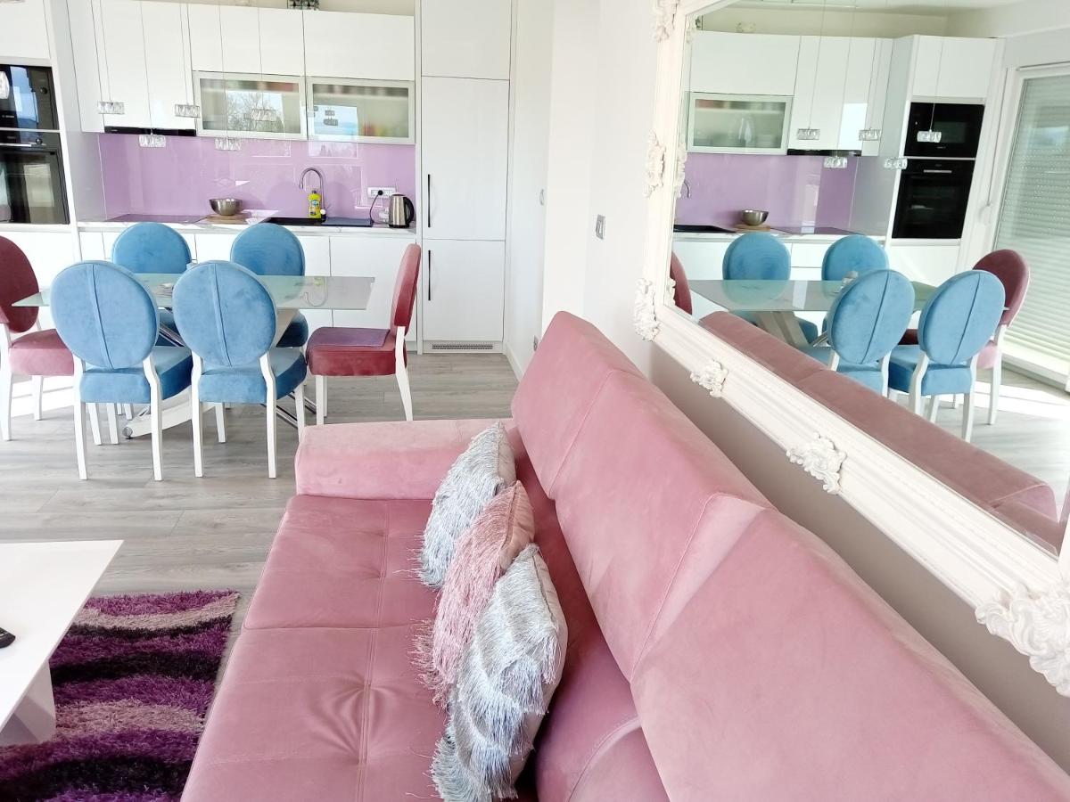 One-Bedroom Apartment - Photo 12