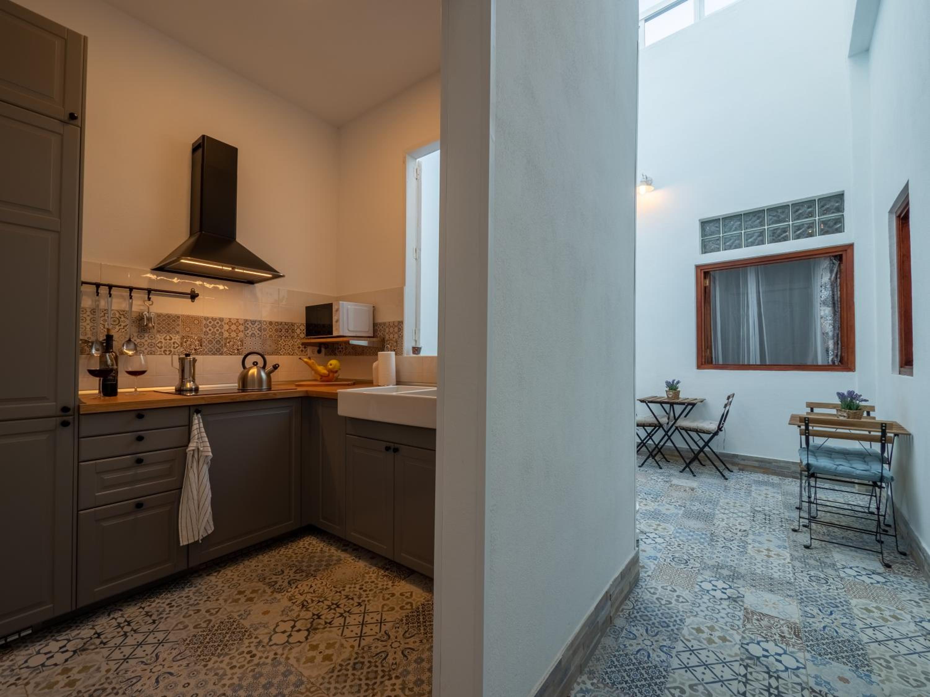 Double Room with Private Bathroom - Photo 8