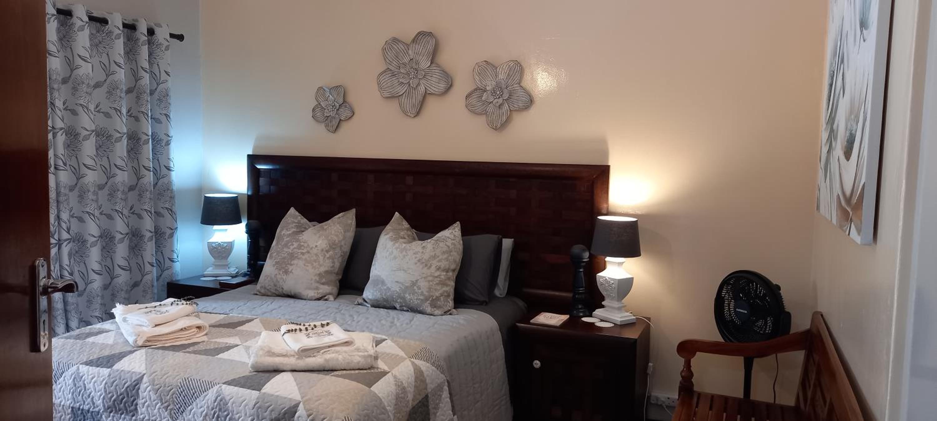 Double Room with Patio - Photo 13