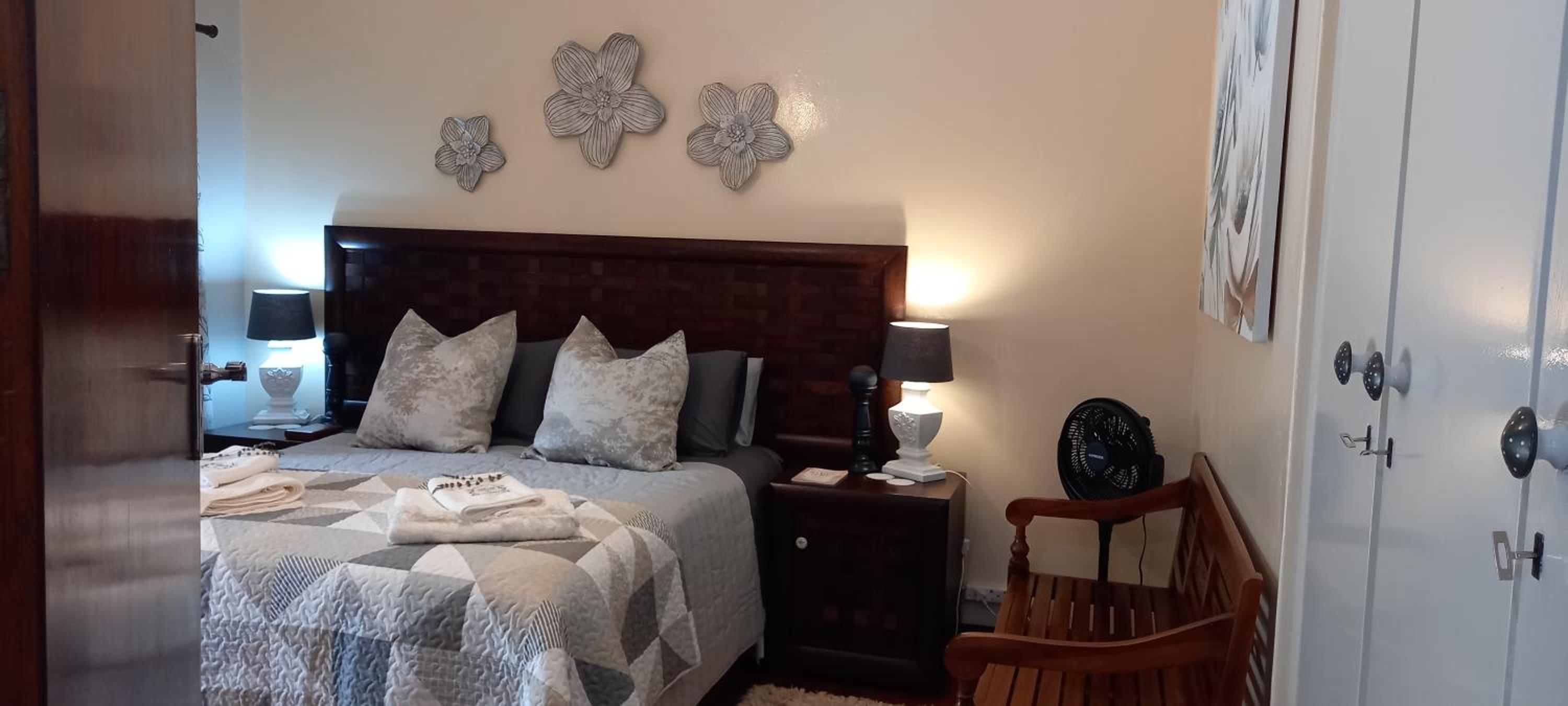 Double Room with Patio - Photo 11