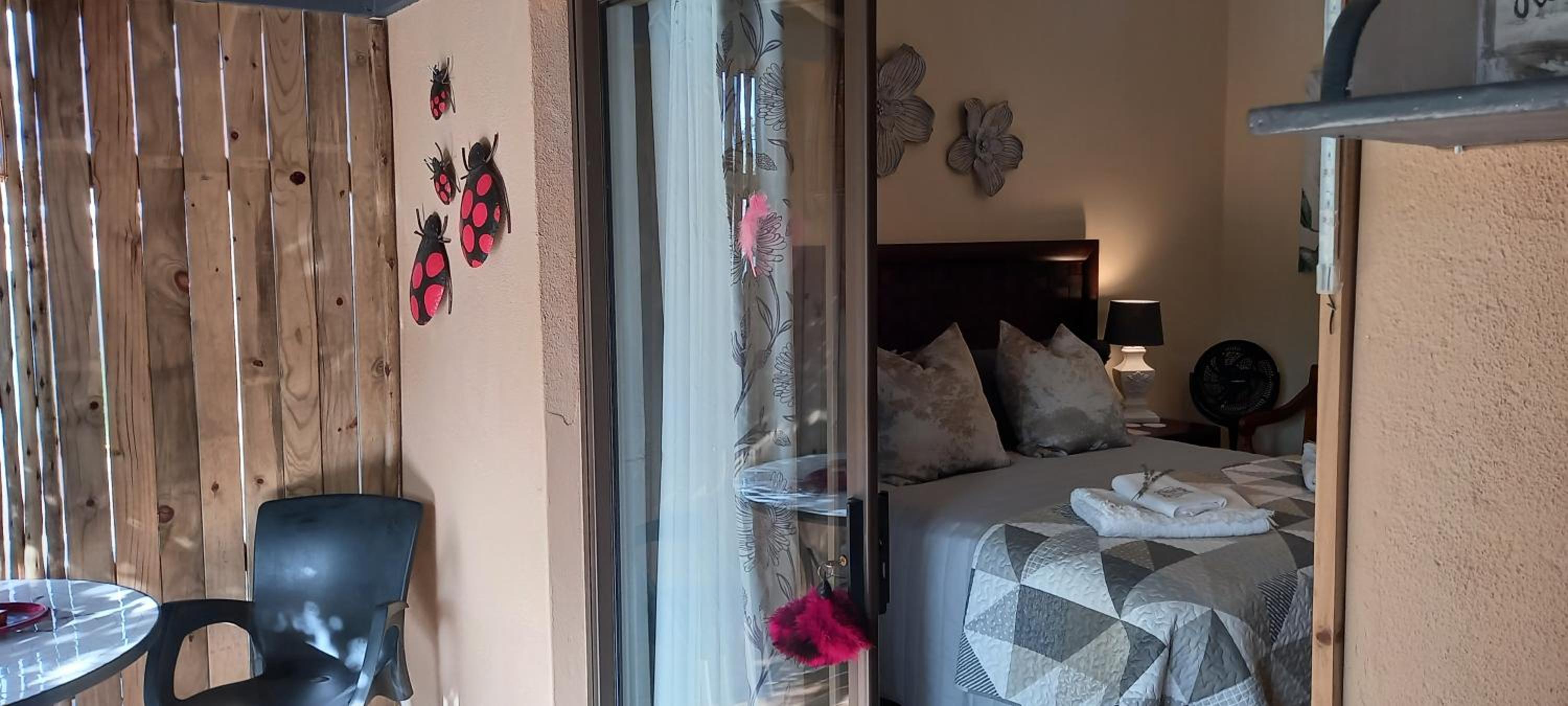 Double Room with Patio - Photo 22