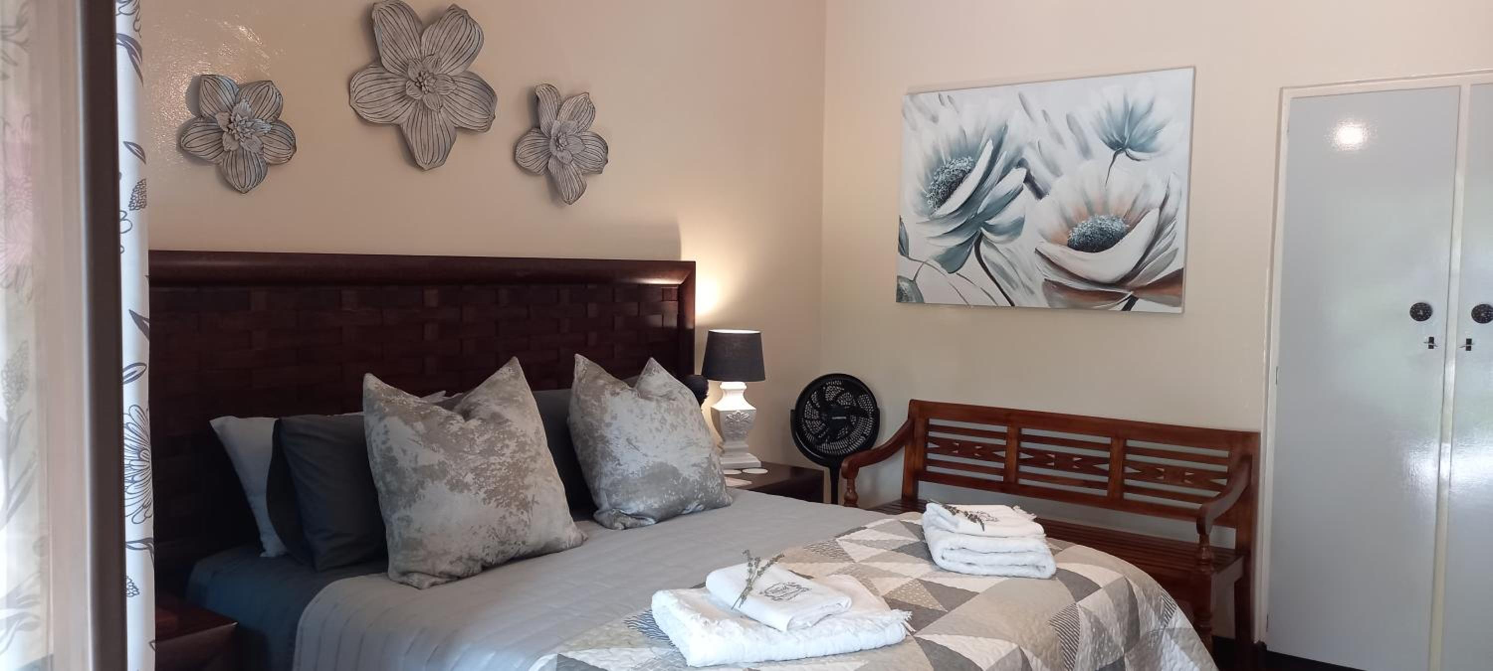 Double Room with Patio - Photo 16