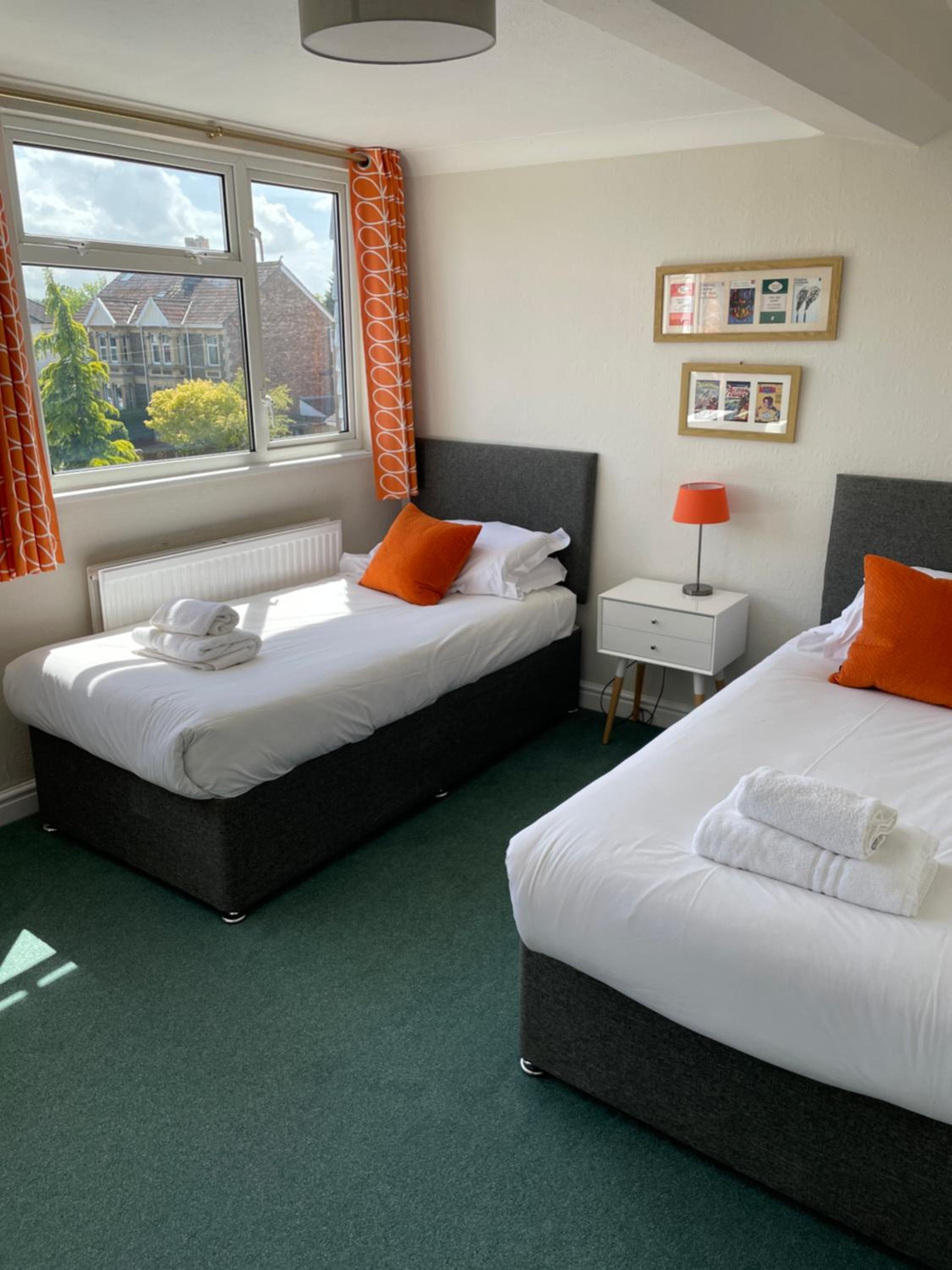 Twin Room - Photo 2