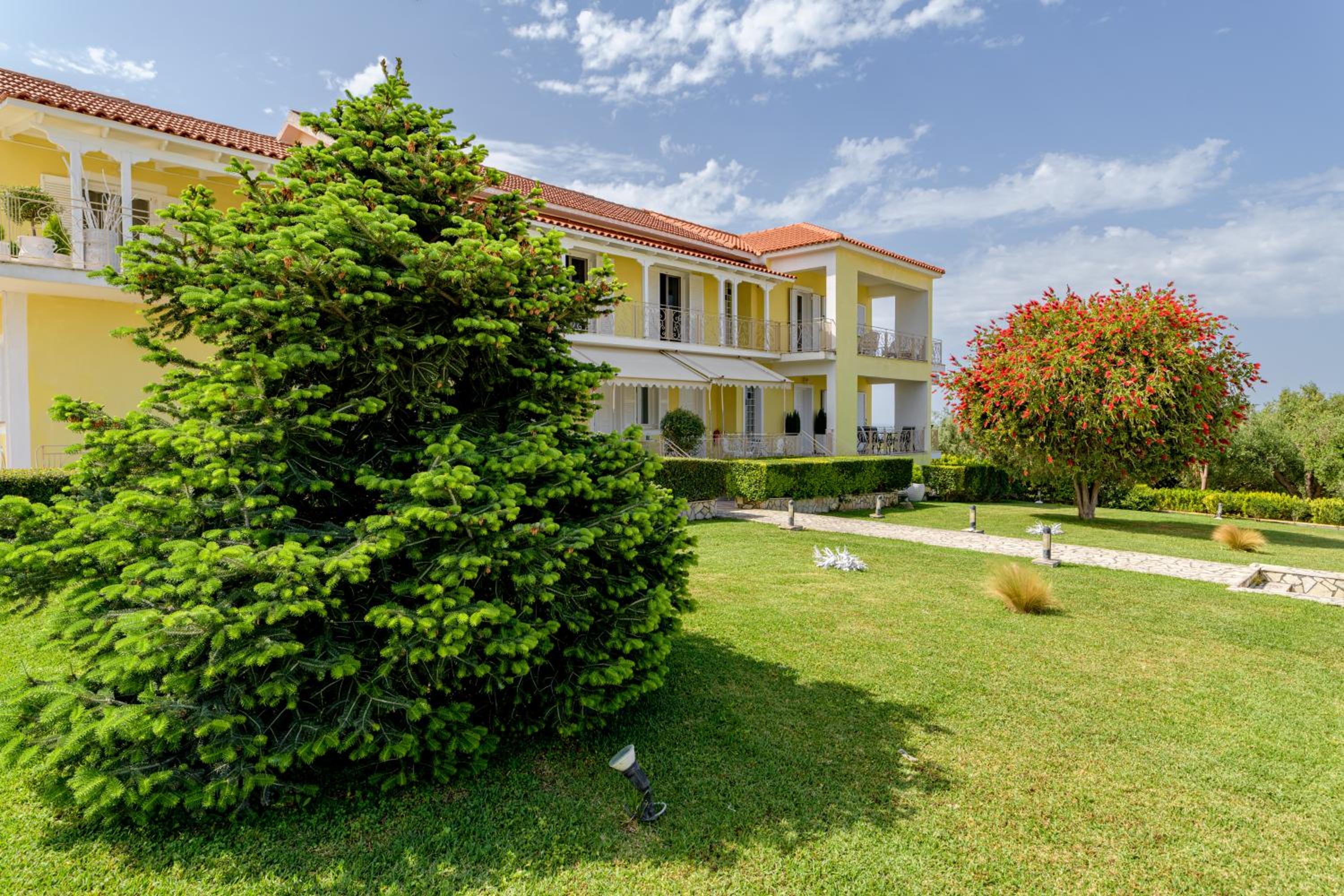 Triple Studio with Garden View and partial Sea View photo 2