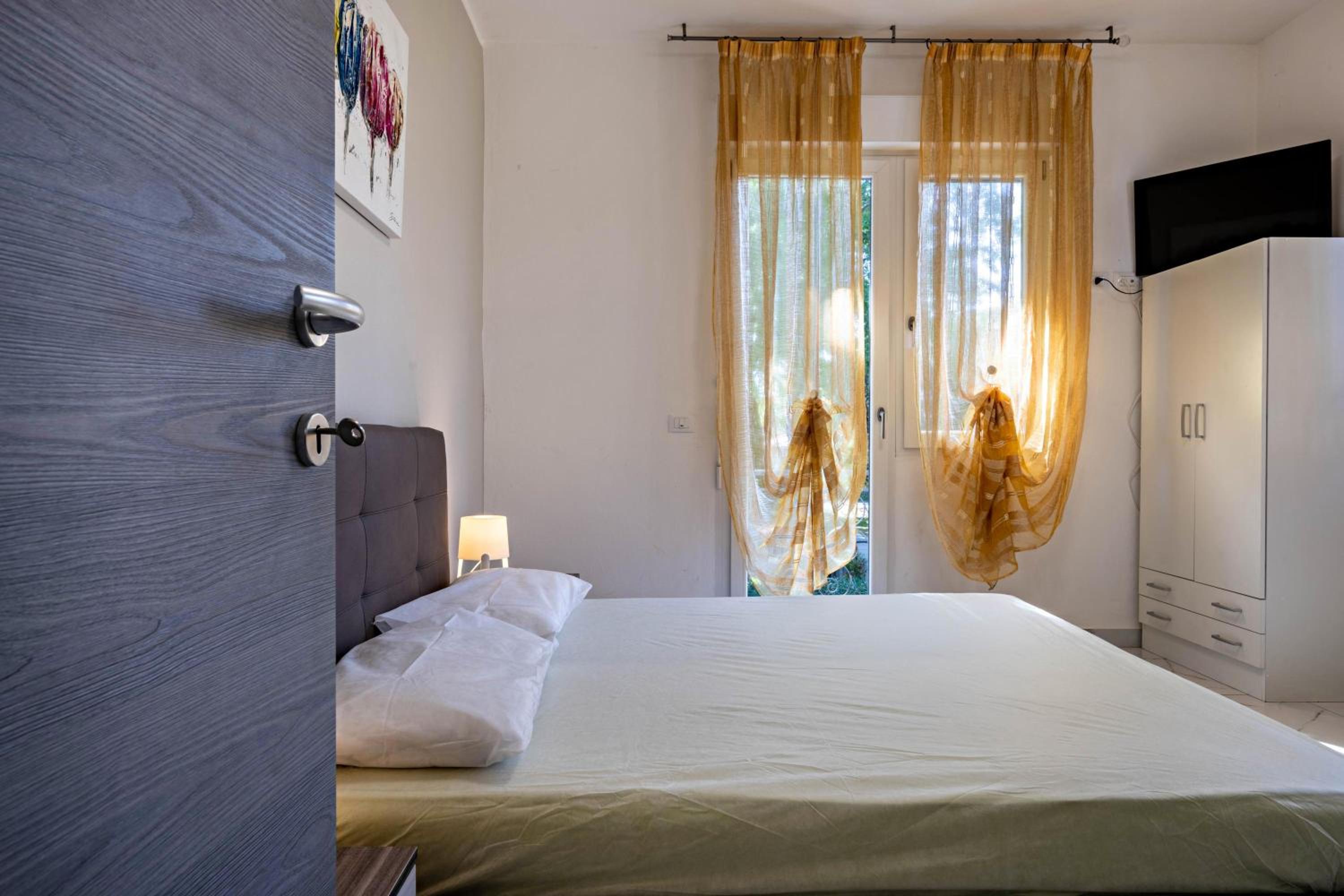 Two-Bedroom Deluxe Apartment with Garden View