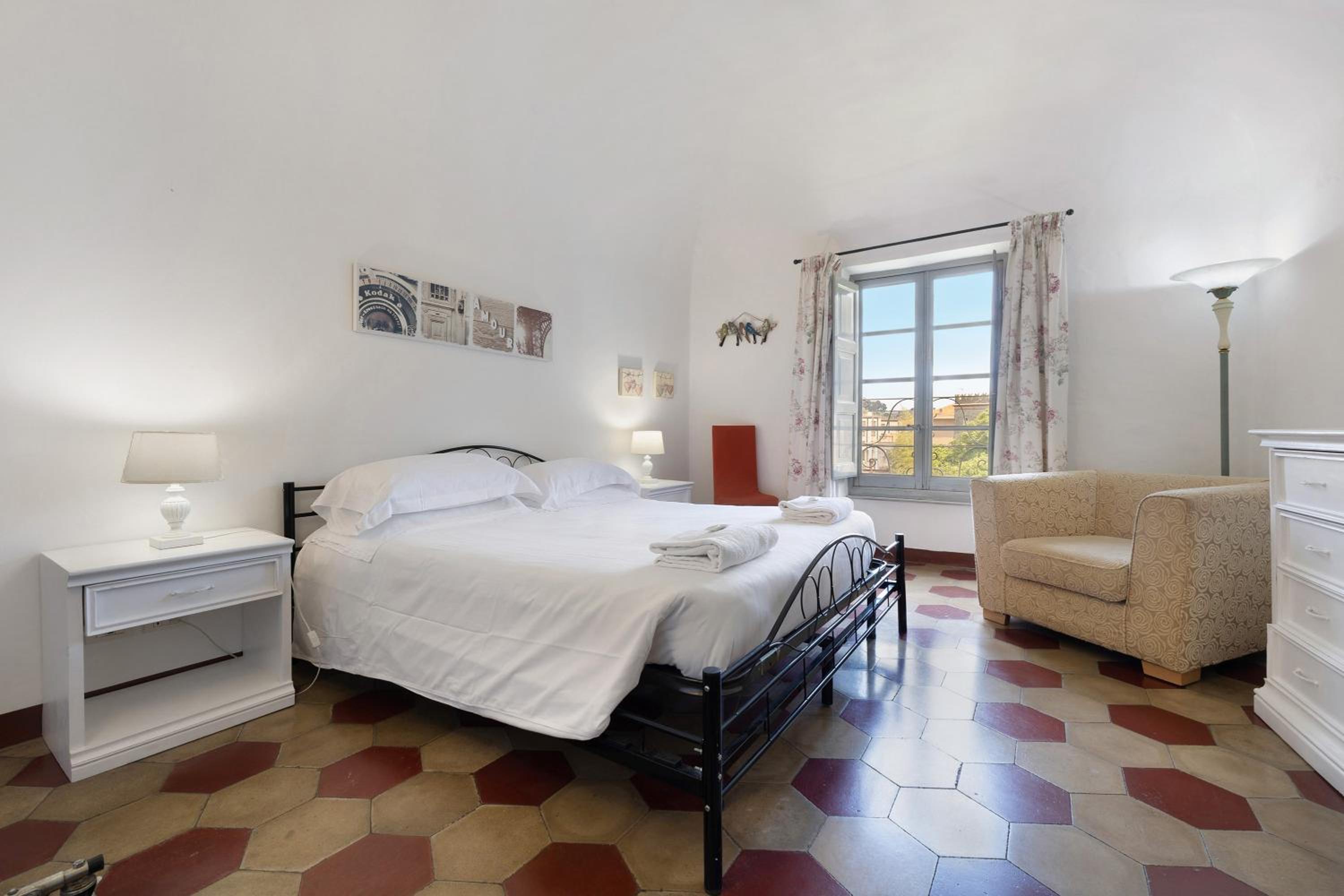 Two-Bedroom Deluxe Apartment with Garden View
