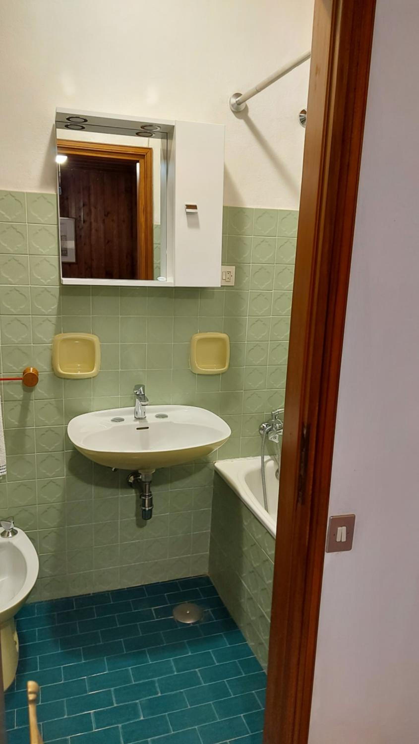 Twin Room with Private Bathroom - Photo 4