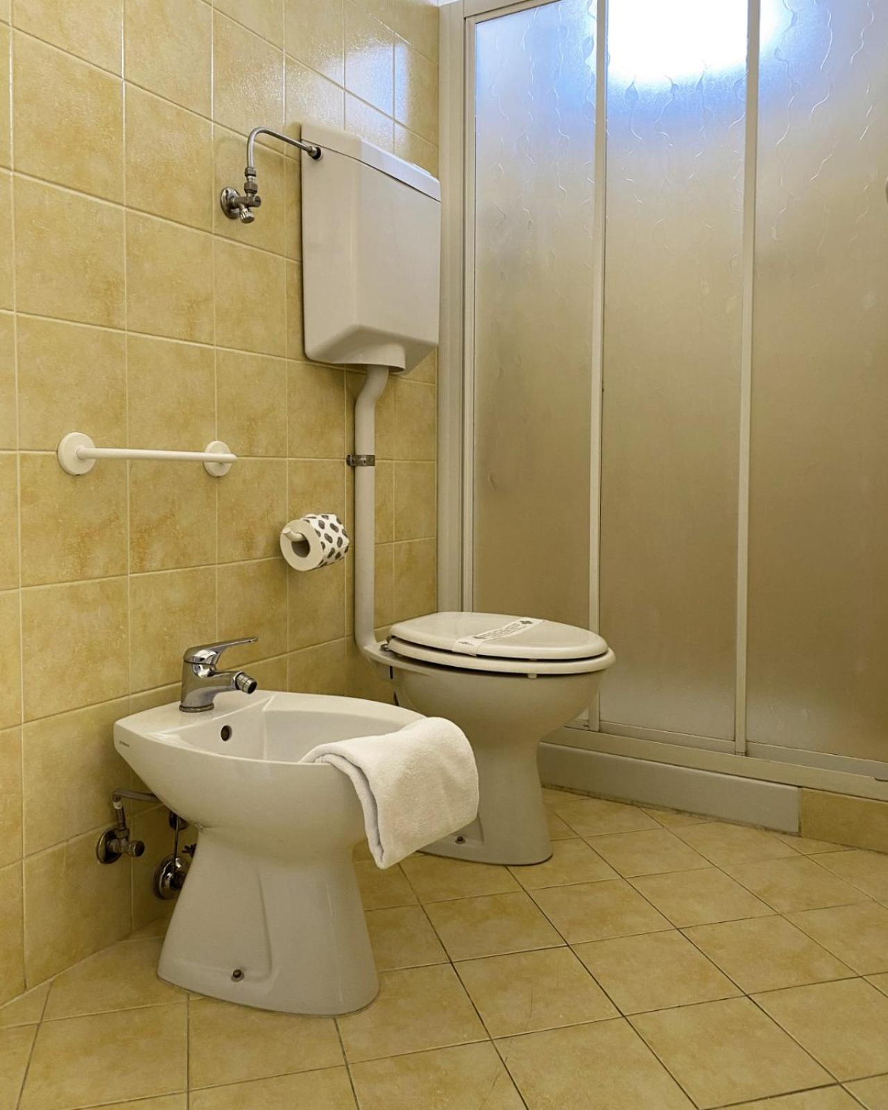 Standard Double or Twin Room - Photo 3