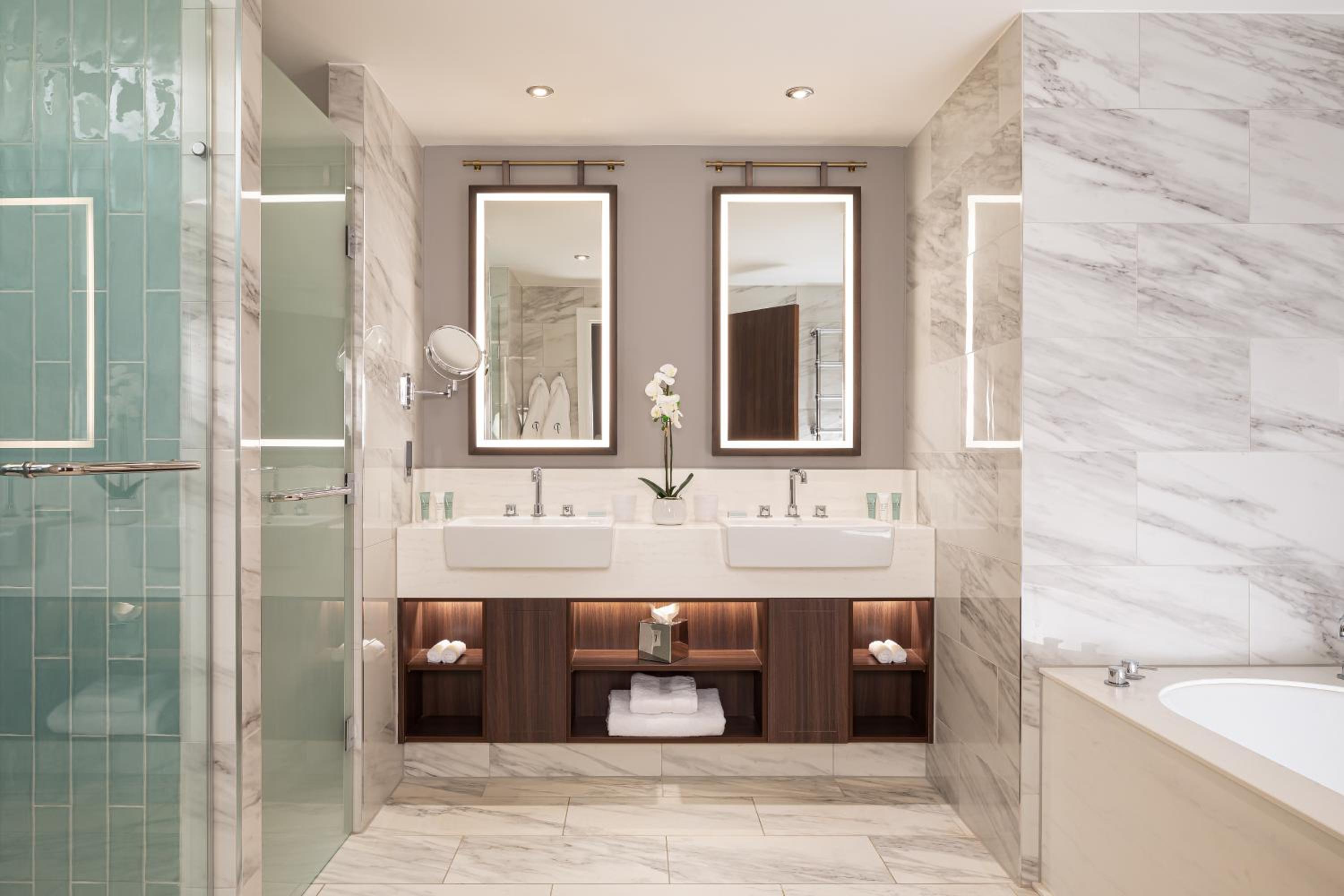 Superior Suite - Photo 2