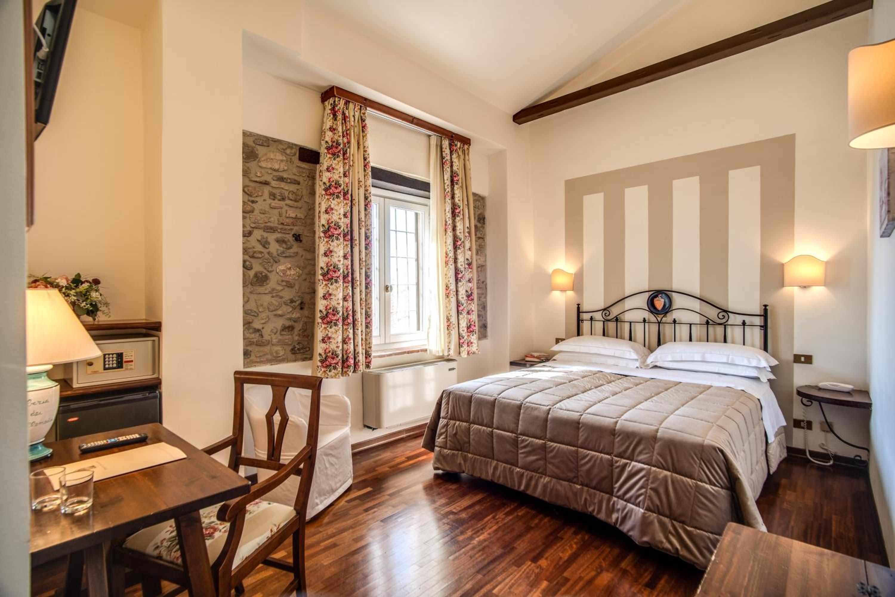 Superior Double or Twin Room - Photo 1