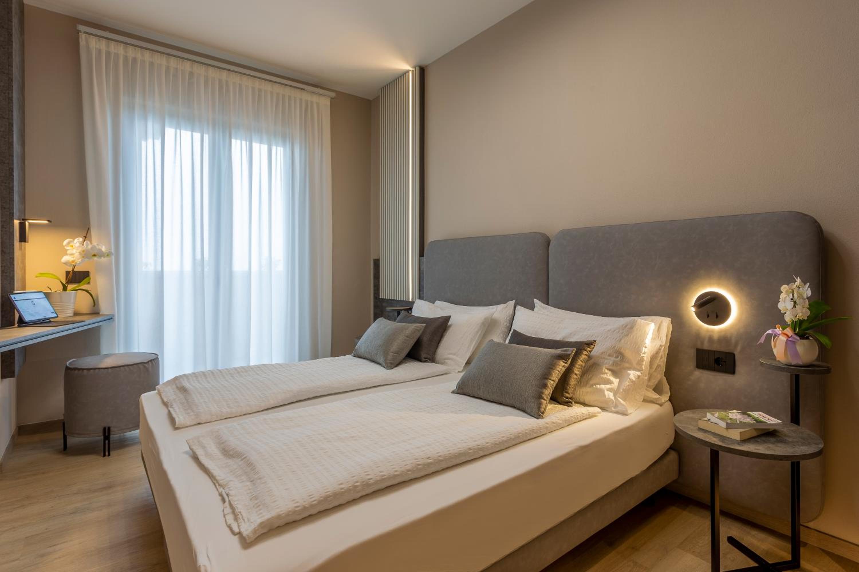 Superior Double Room with Balcony and Lake View photo 3