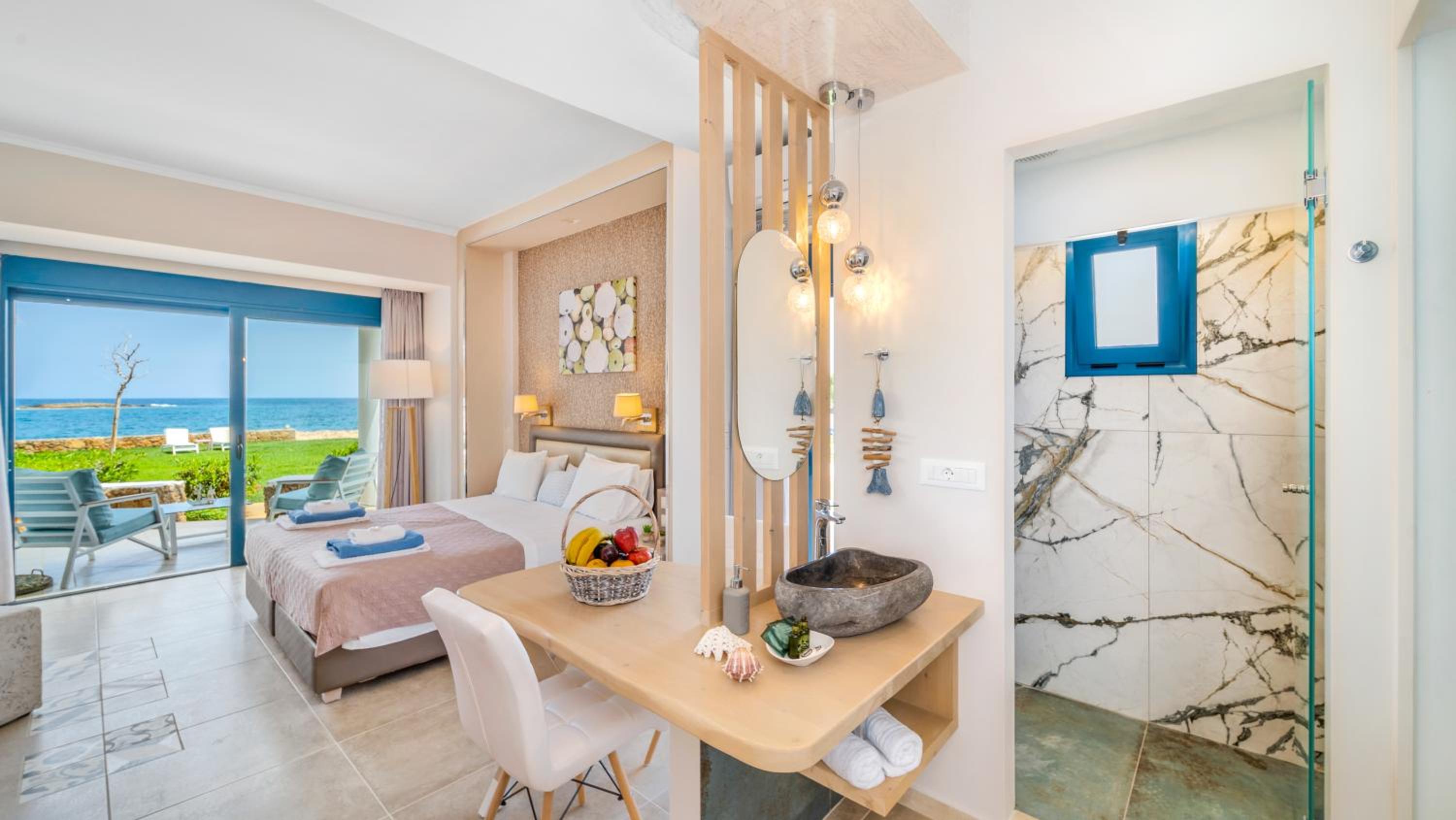 One-Bedroom Apartment with Front Sea View (2 Adults)