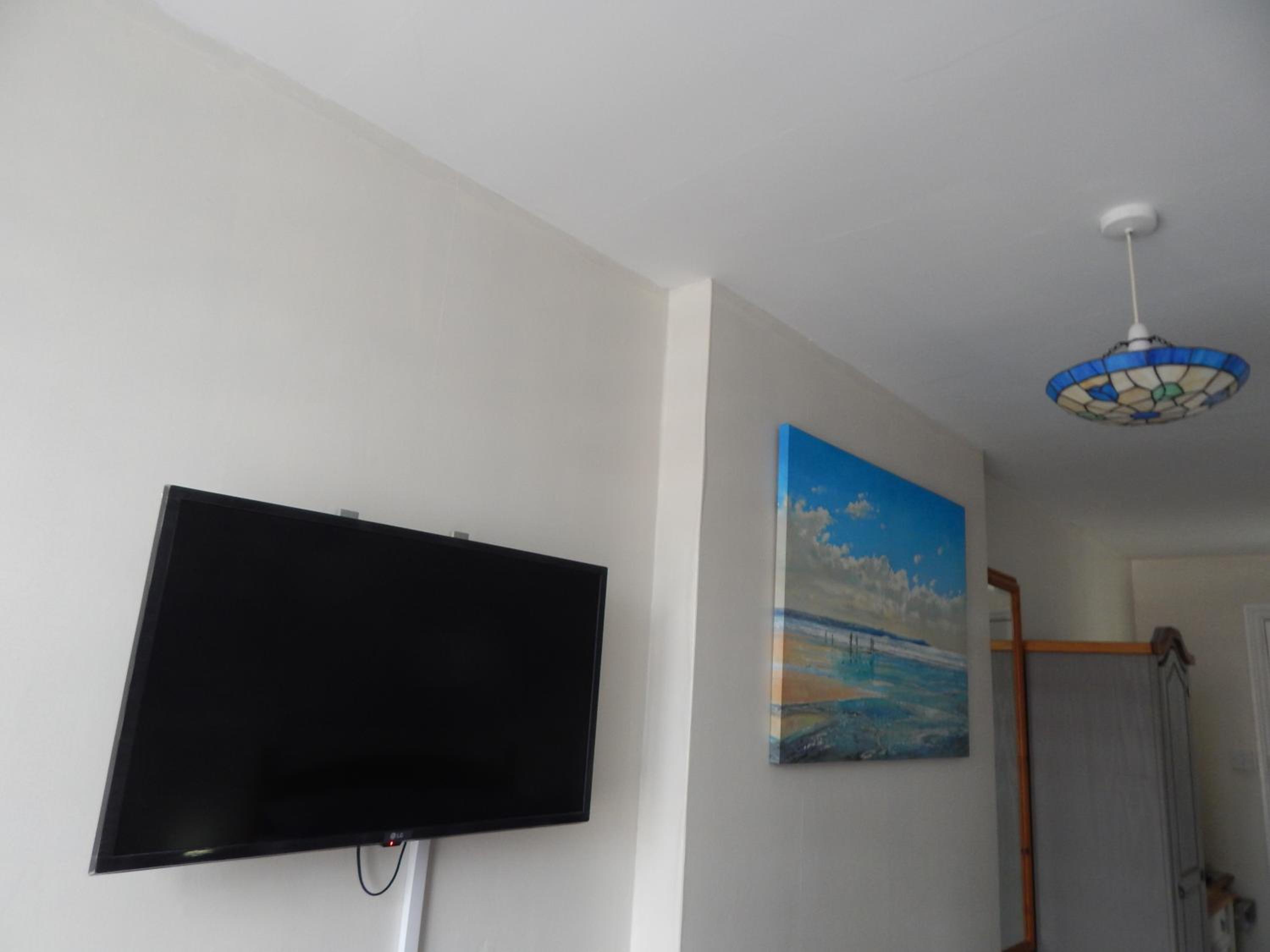 Family Room with Private Bathroom photo 3