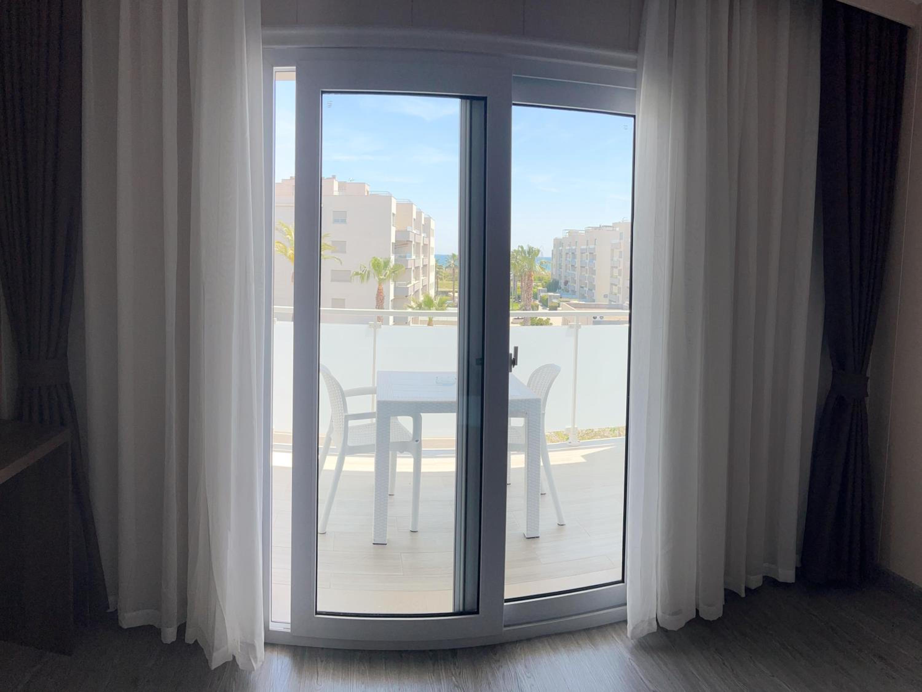 Deluxe Twin Room with Sea View photo 3