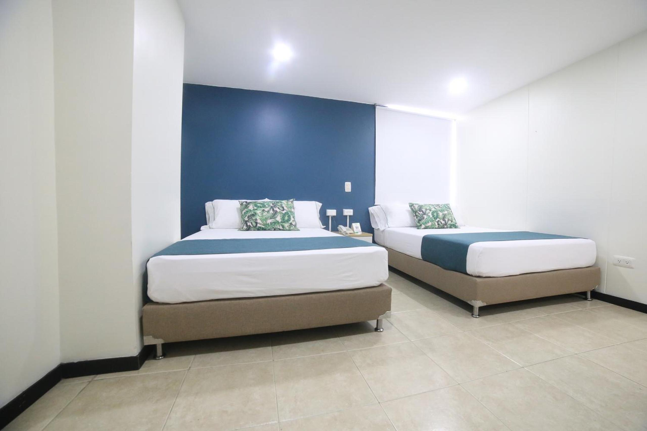 Double Room with Two Double Beds - Photo 5