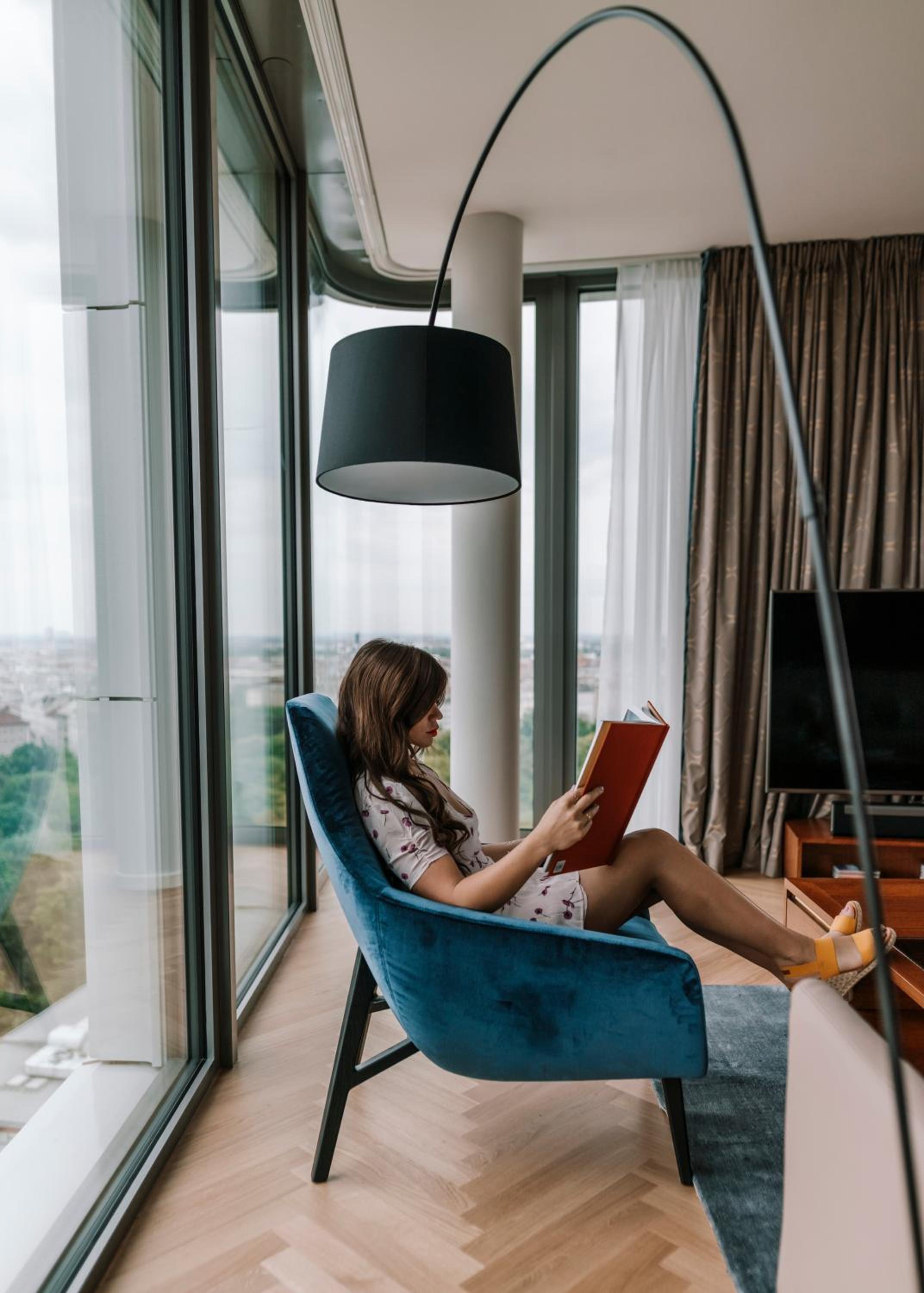 Premium King Suite with Skyline View - Photo 3