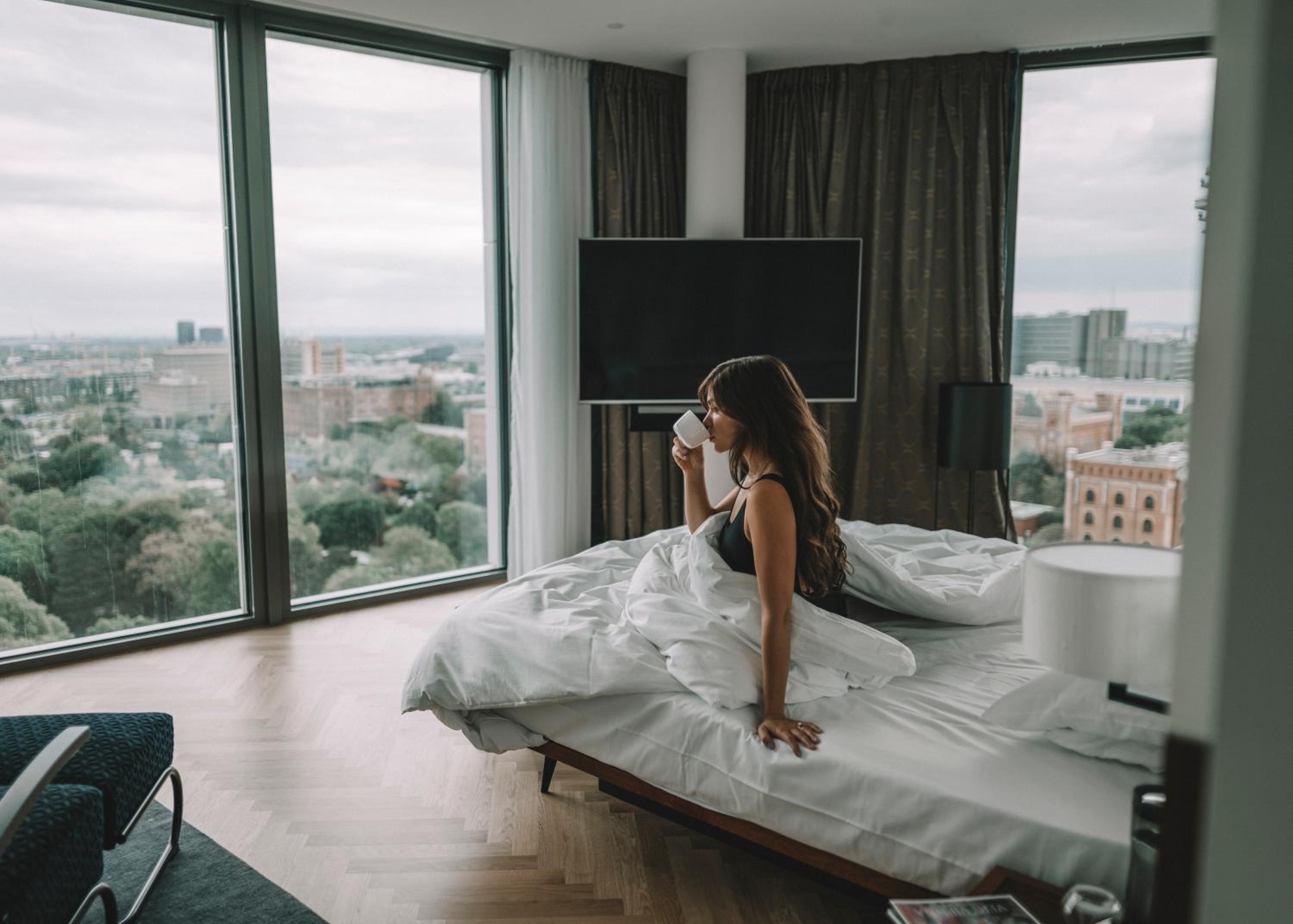 Premium King Suite with Skyline View - Photo 6