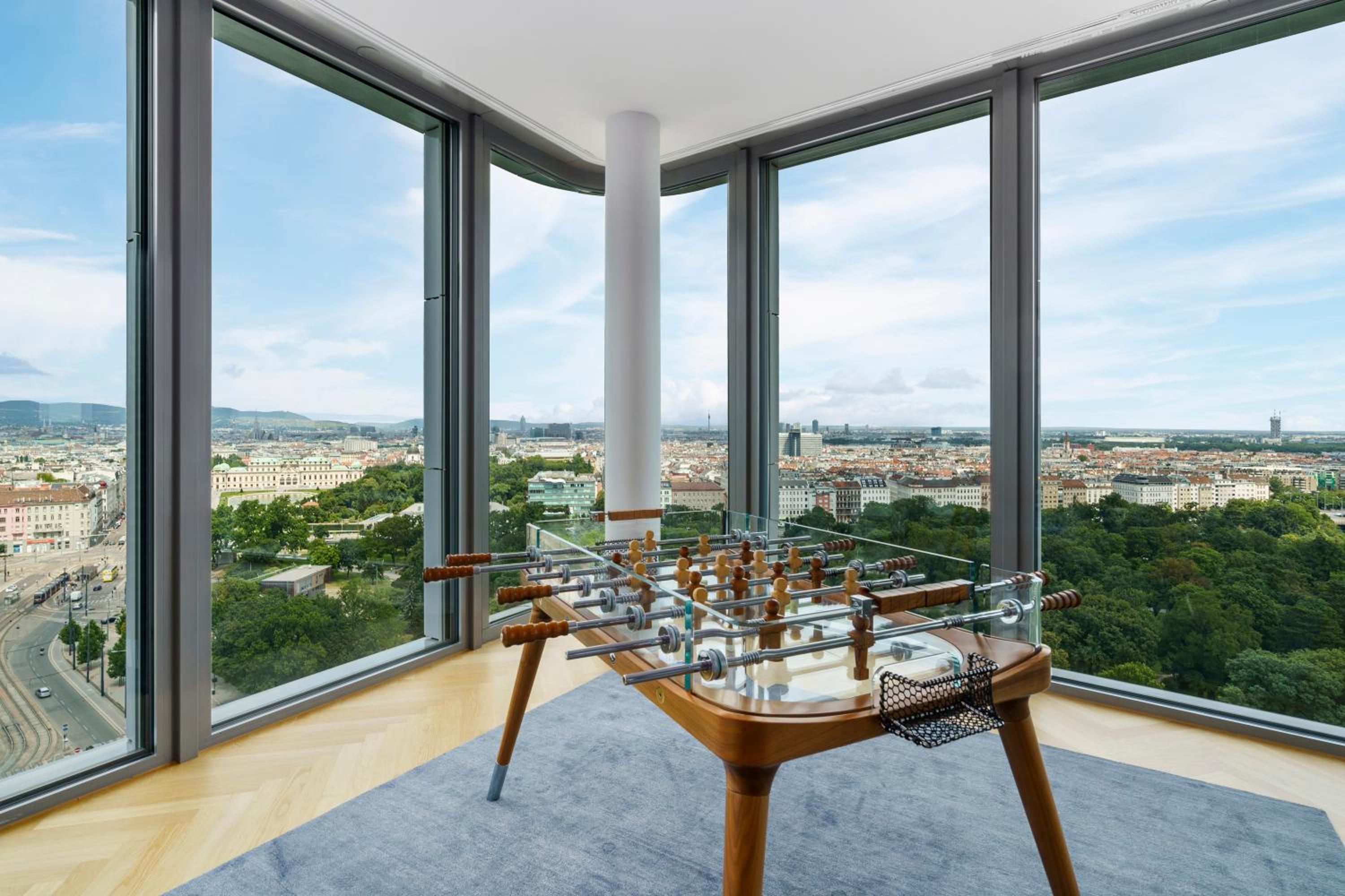 Penthouse King Suite with Skyline View and Loggia - Photo 2