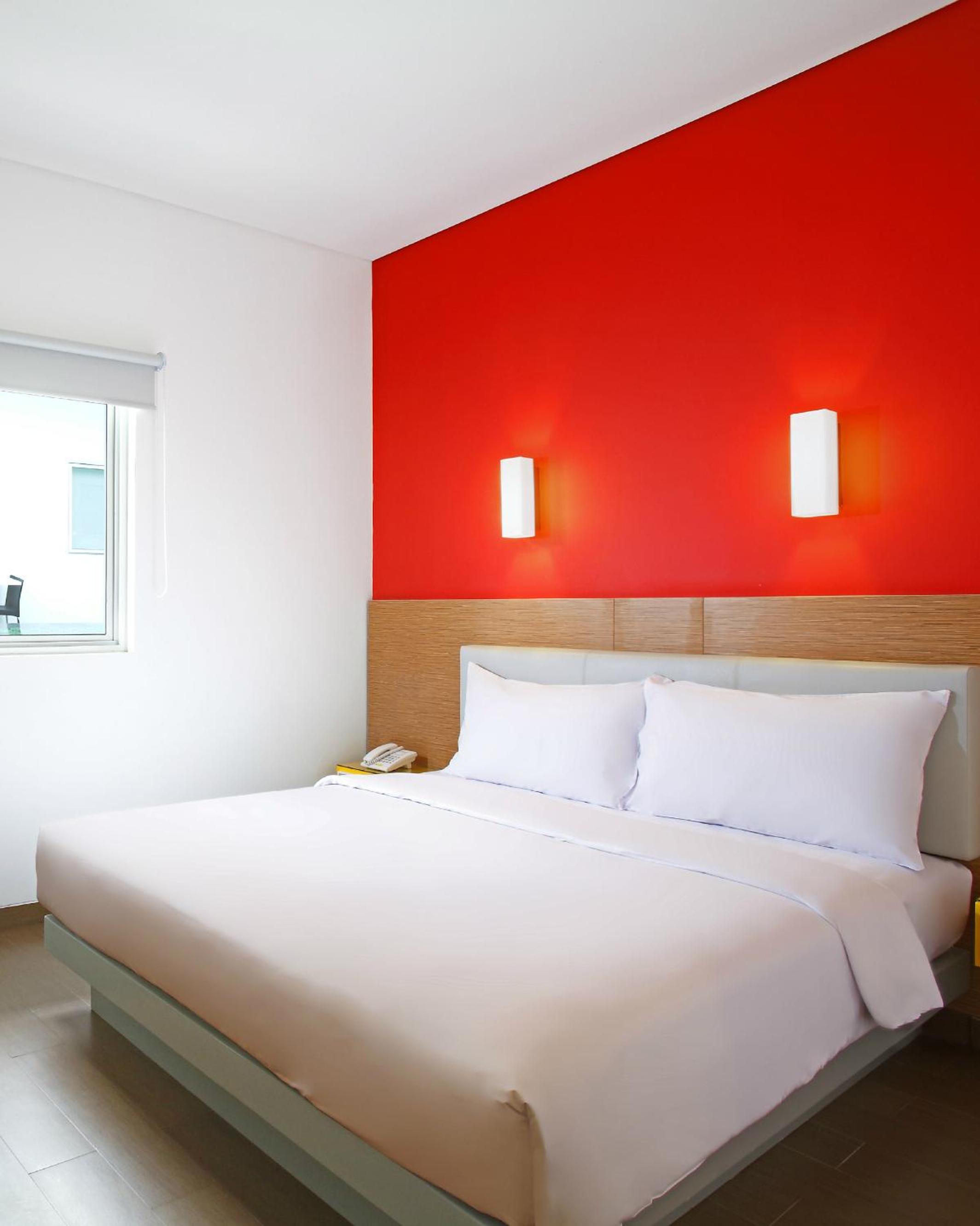 Smart Queen Room - Photo 6