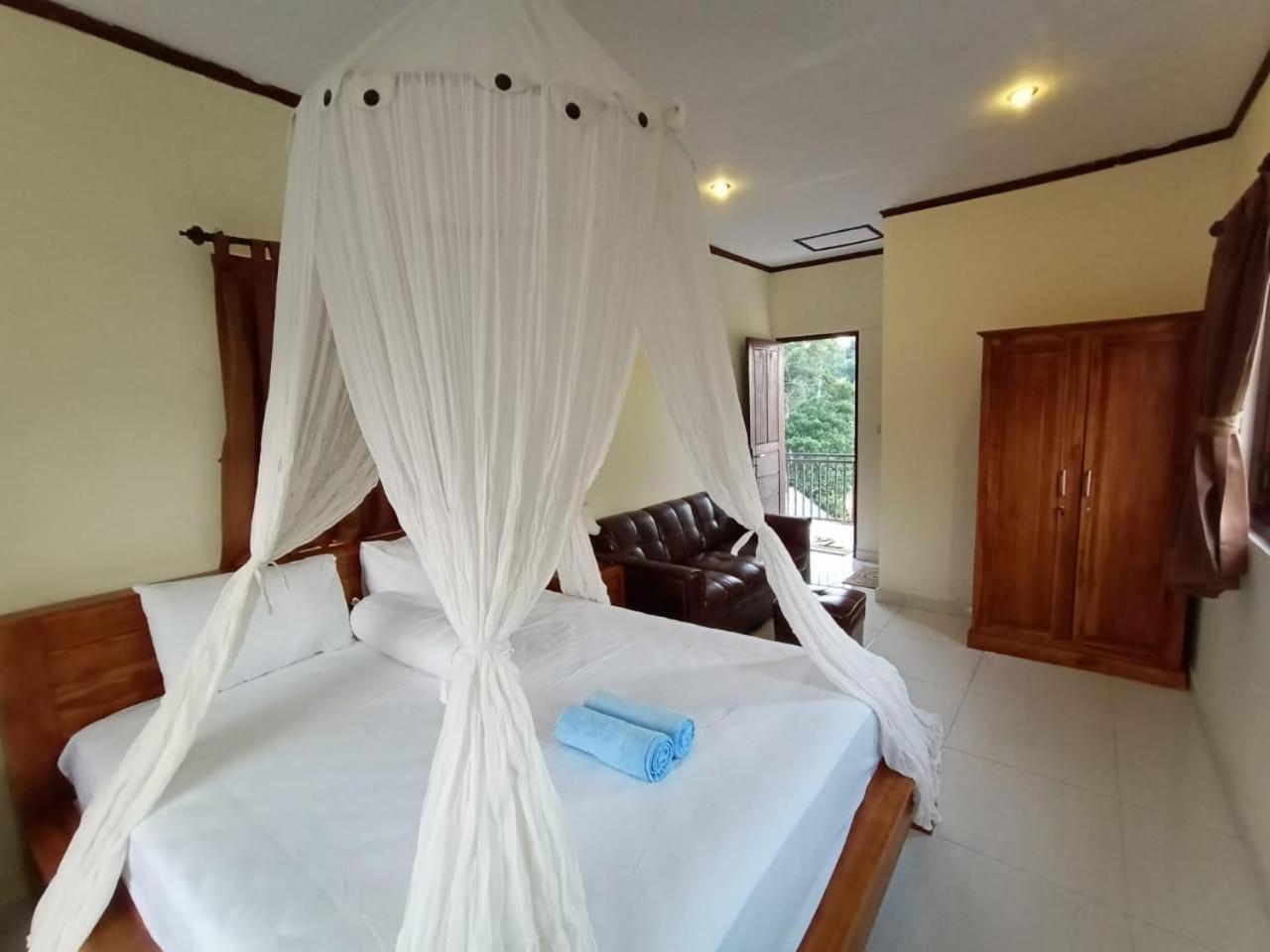 Deluxe Room - Photo 17