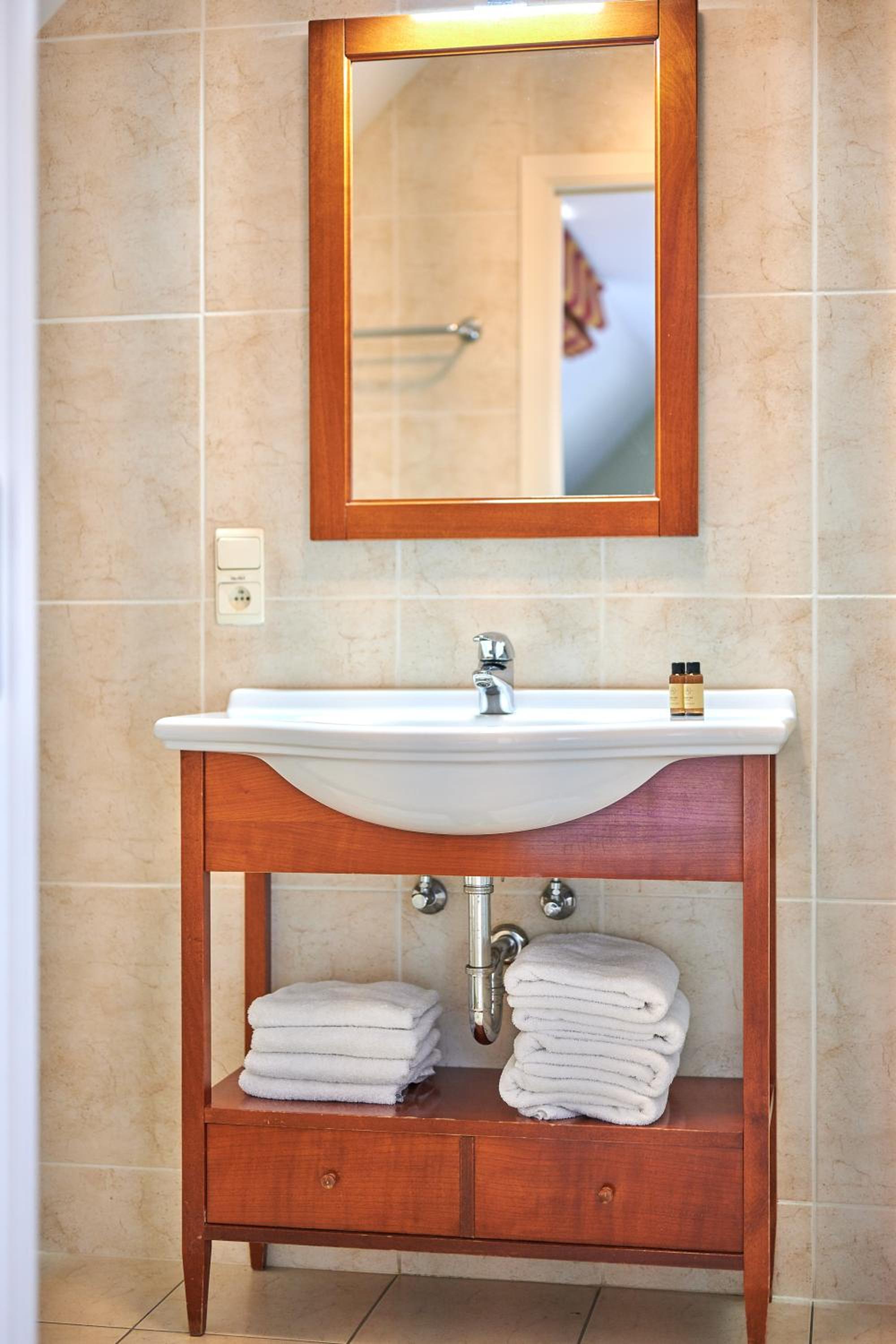 Quadruple Room with Private Bathroom photo 2